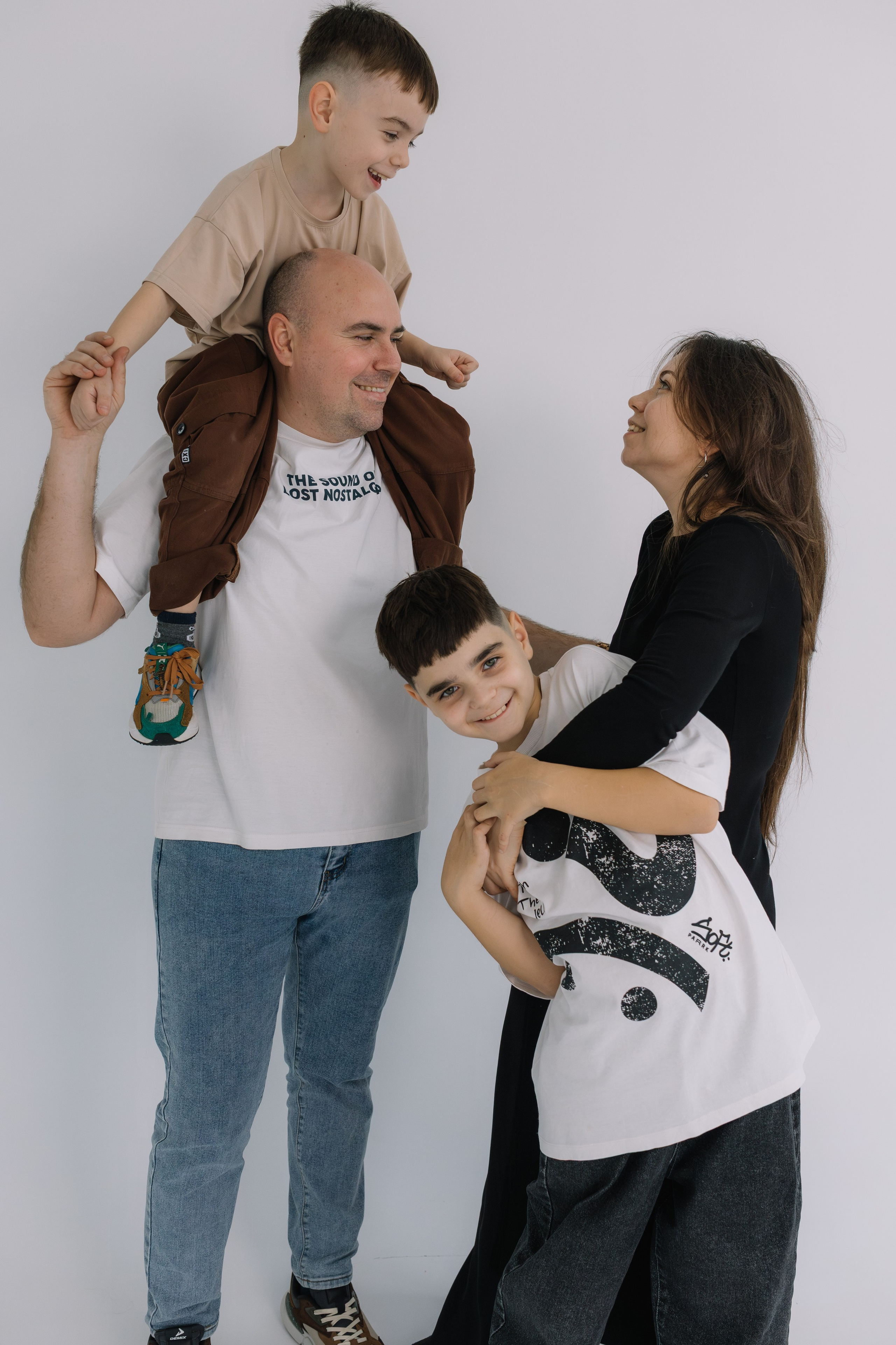 Жора, Ксюша, Владимир и Никита. Семейный фотограф в Волгограде Надежда Головко