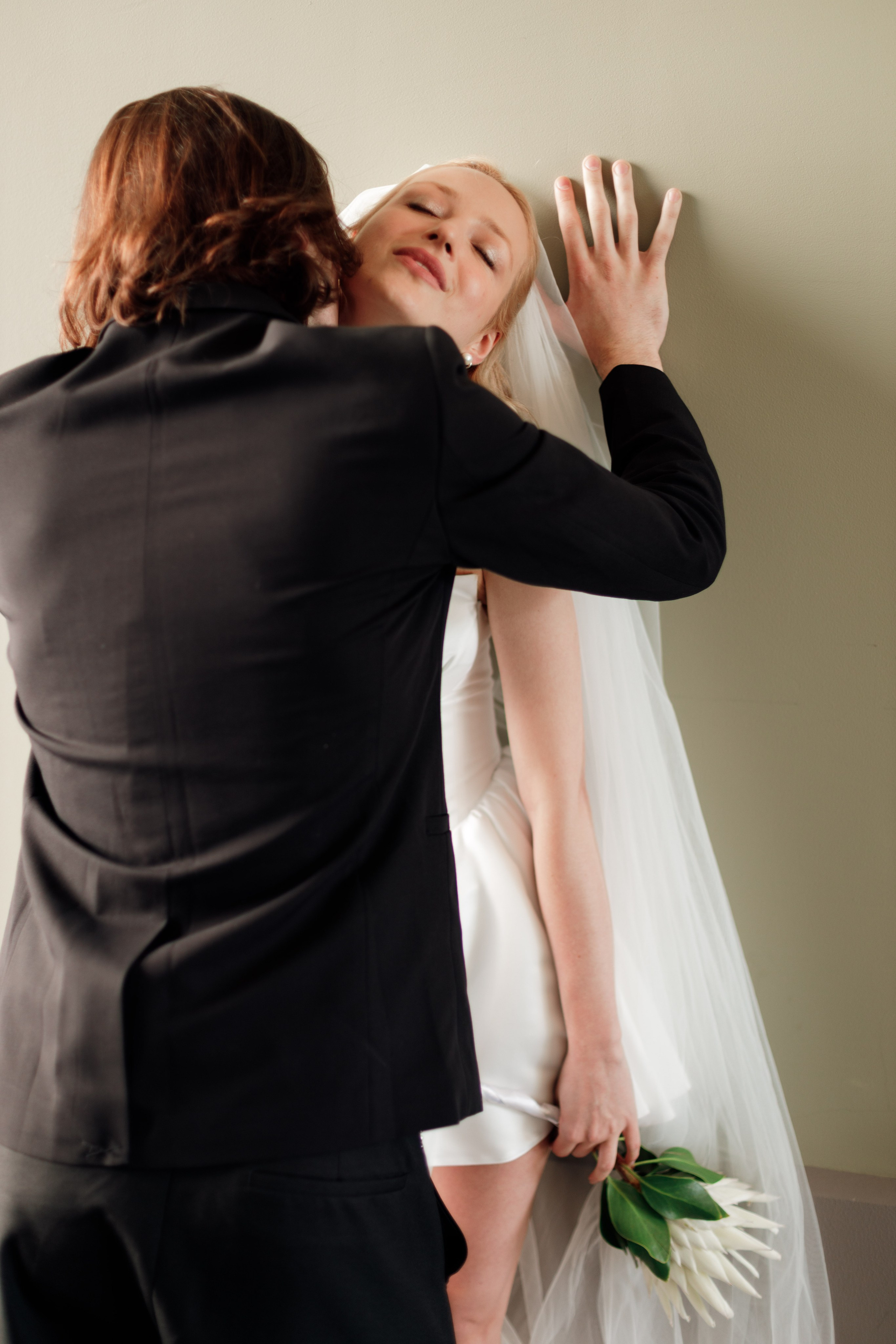 Свадебная фотосессия с автомобилем в центре Москвы, фотограф свадьбам Москва