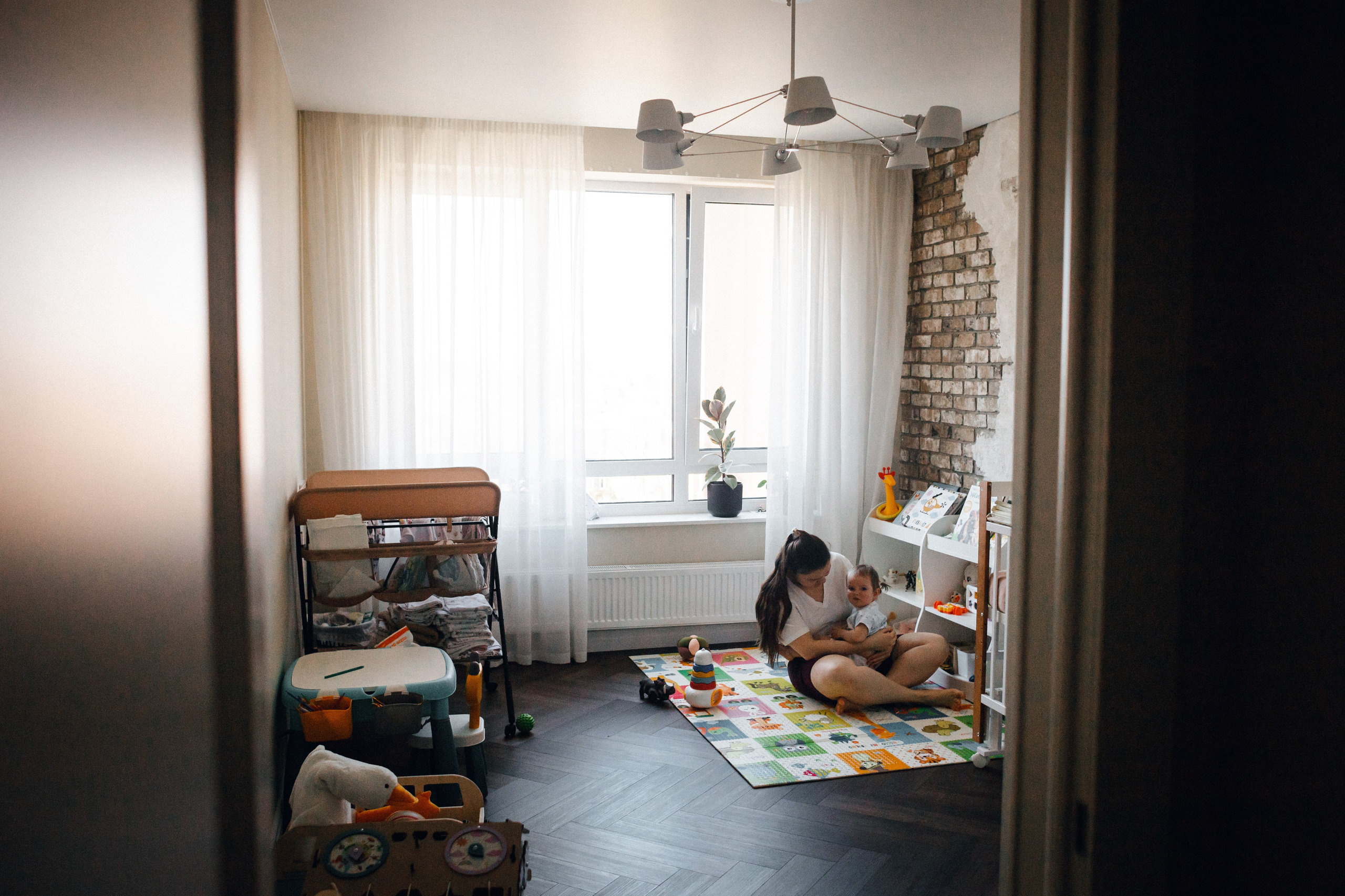 Даша и Варя дома. Фотограф Куянова Алина, семейные и свадебные фотосессии в Калининграде