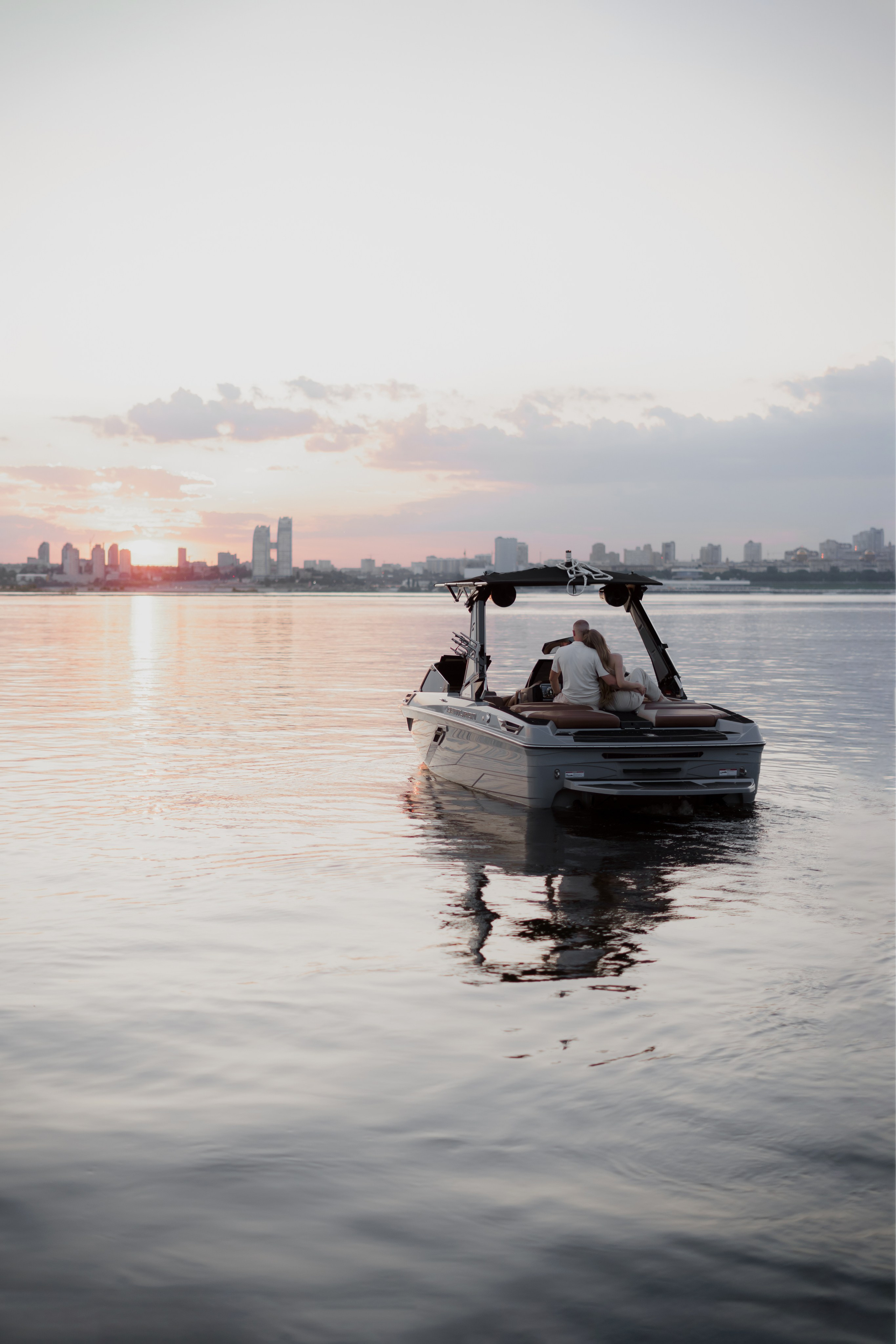 Рома и софа. Фотограф Валерия Крахмалева