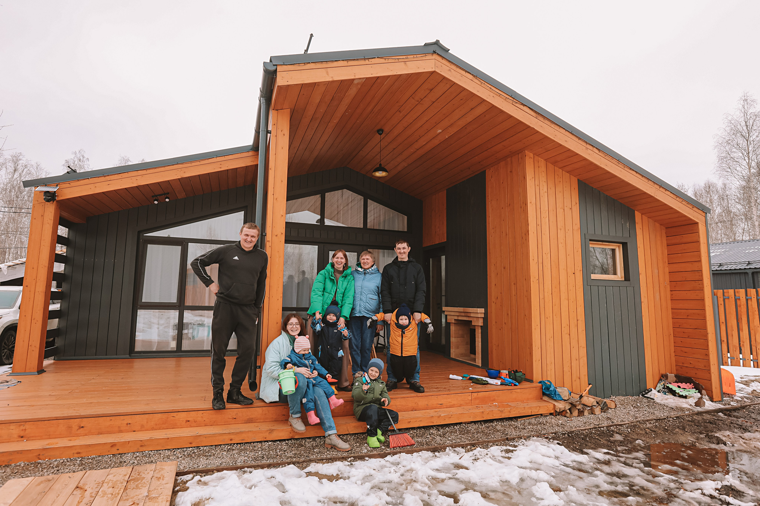Семейная в домике (репортаж). Семейный фотограф Тюмень, фотограф на роды Салмина Мария