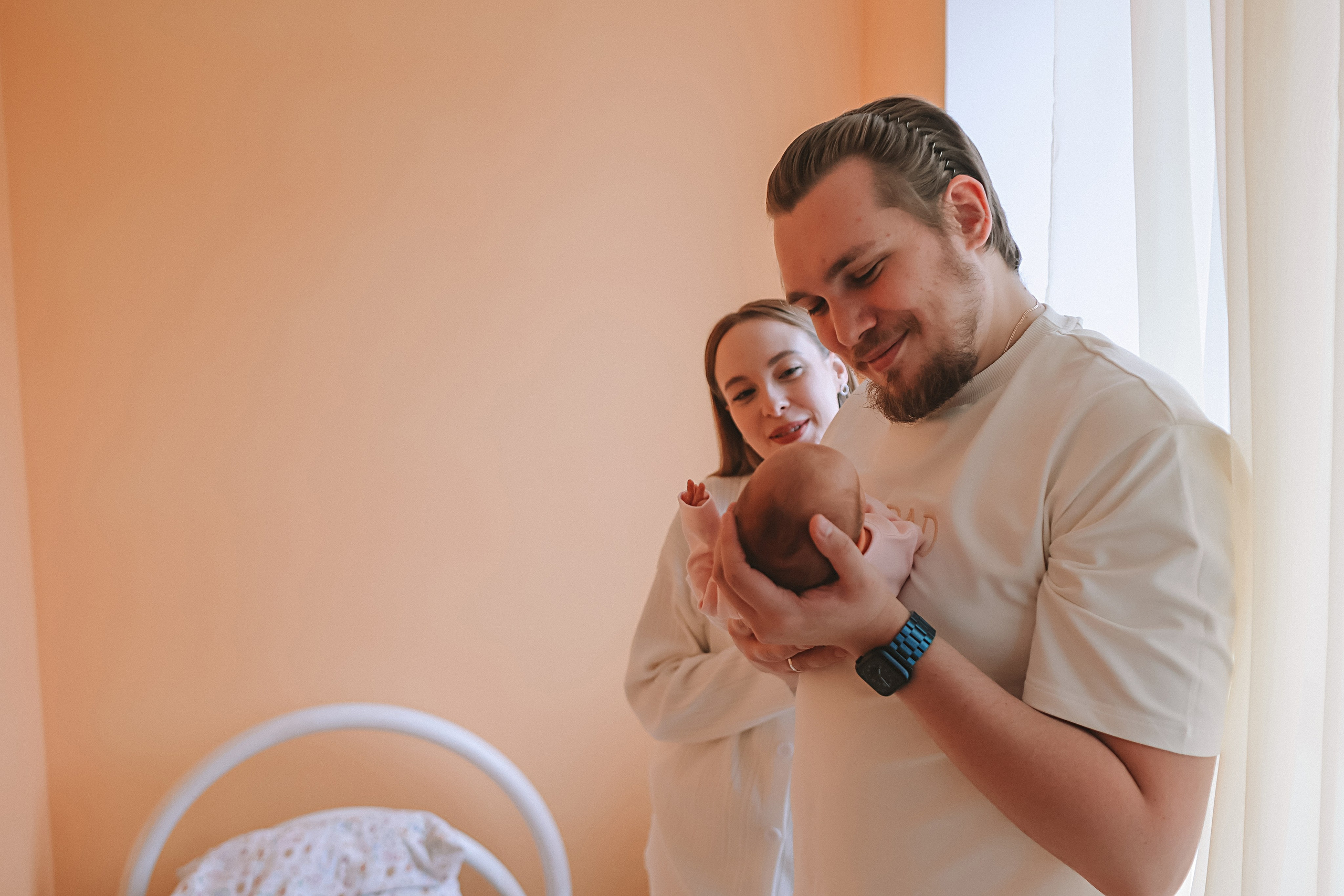 Выписка палата+внизу ПЦЭ. Семейный фотограф Тюмень, фотограф на роды Салмина Мария