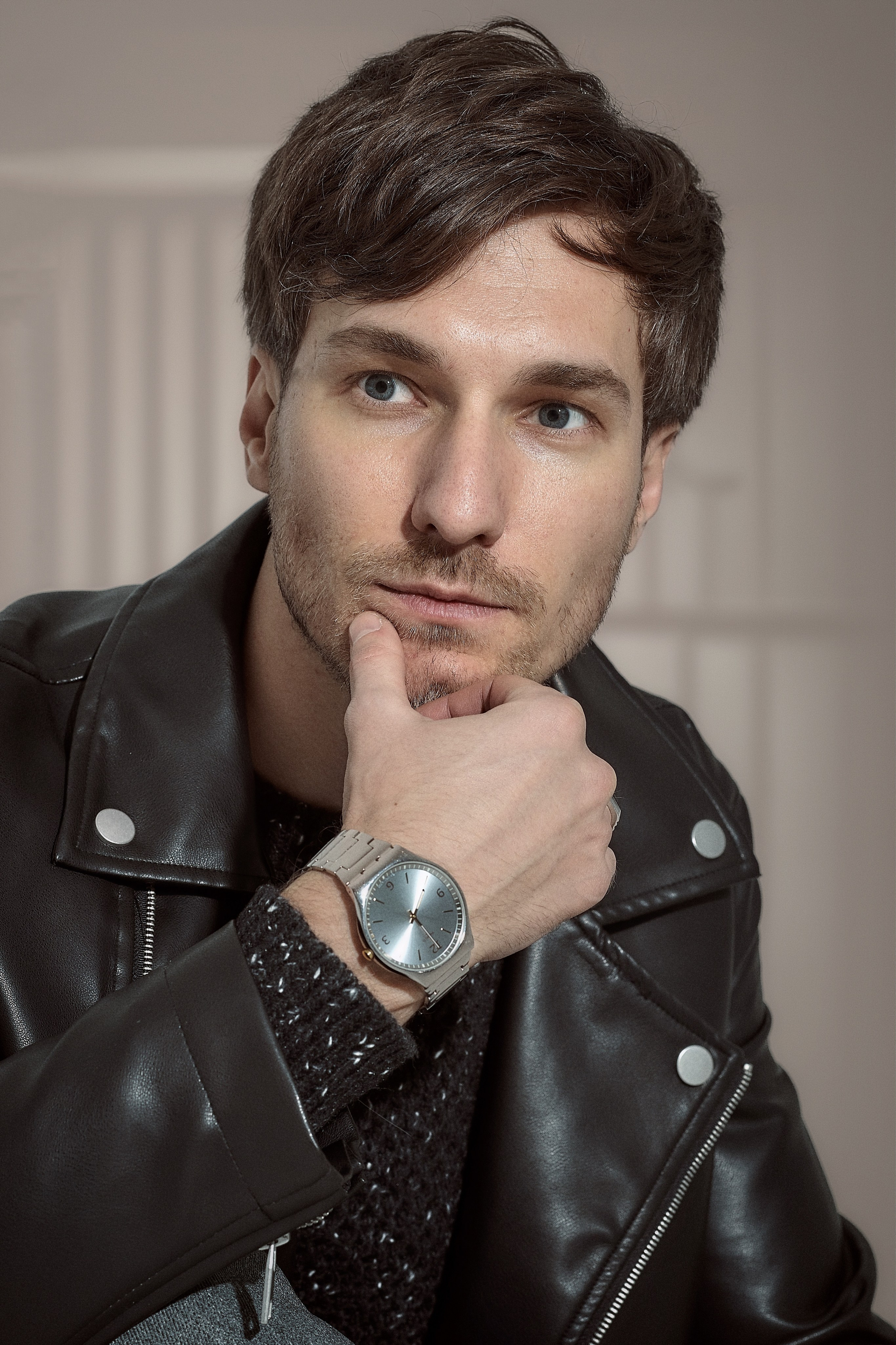 Мужской фотограф Курманаева Ирина Мужская фотосессия. Мужская съемка. прогулка по городу. Прогулка по Питеру. Мужские позы для фотосессий Мужской фотограф Фотосессия для парней