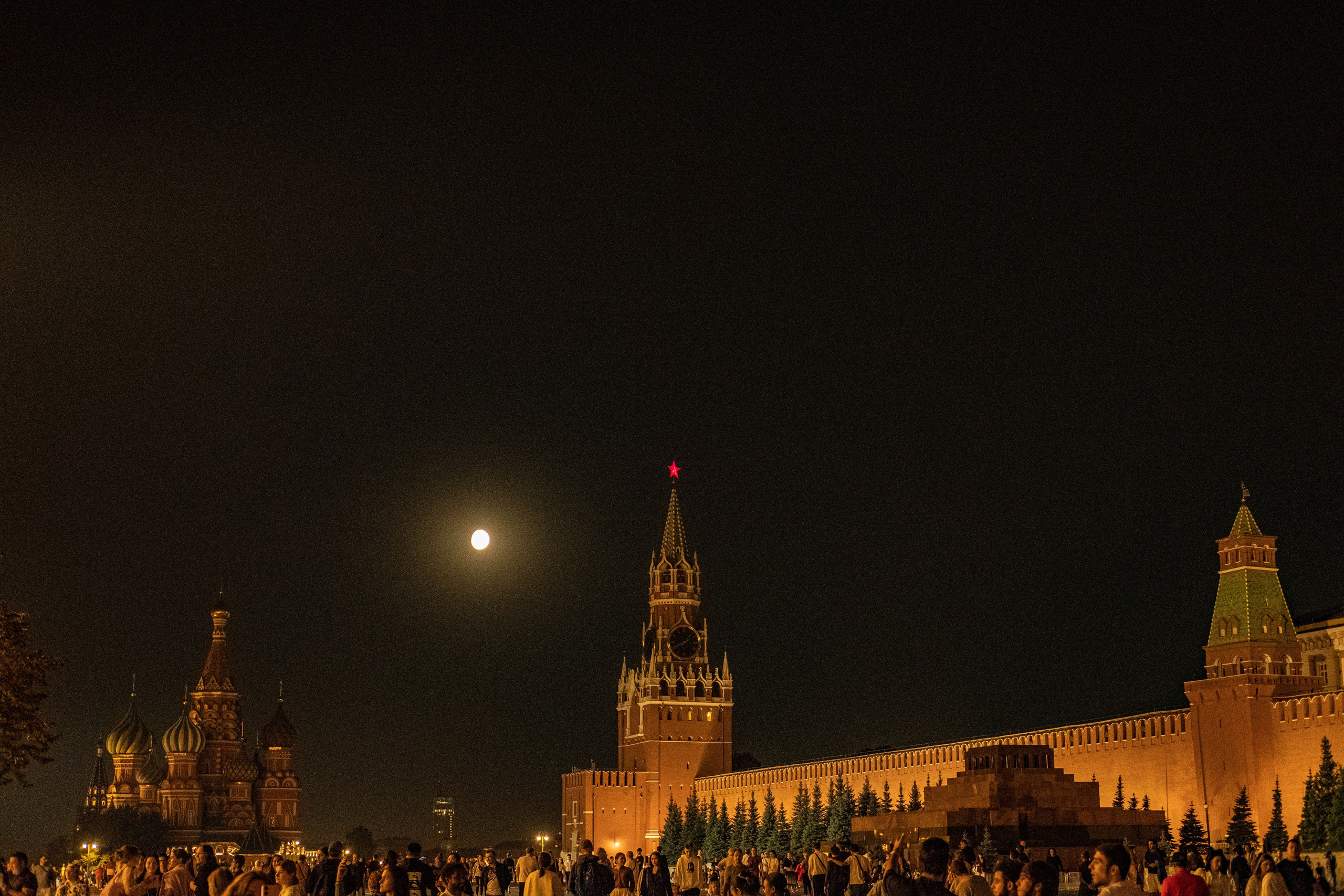Москва 2024. Свадебный и семейный фотограф в Новосибирске, Санкт-Петербурге, Москве
