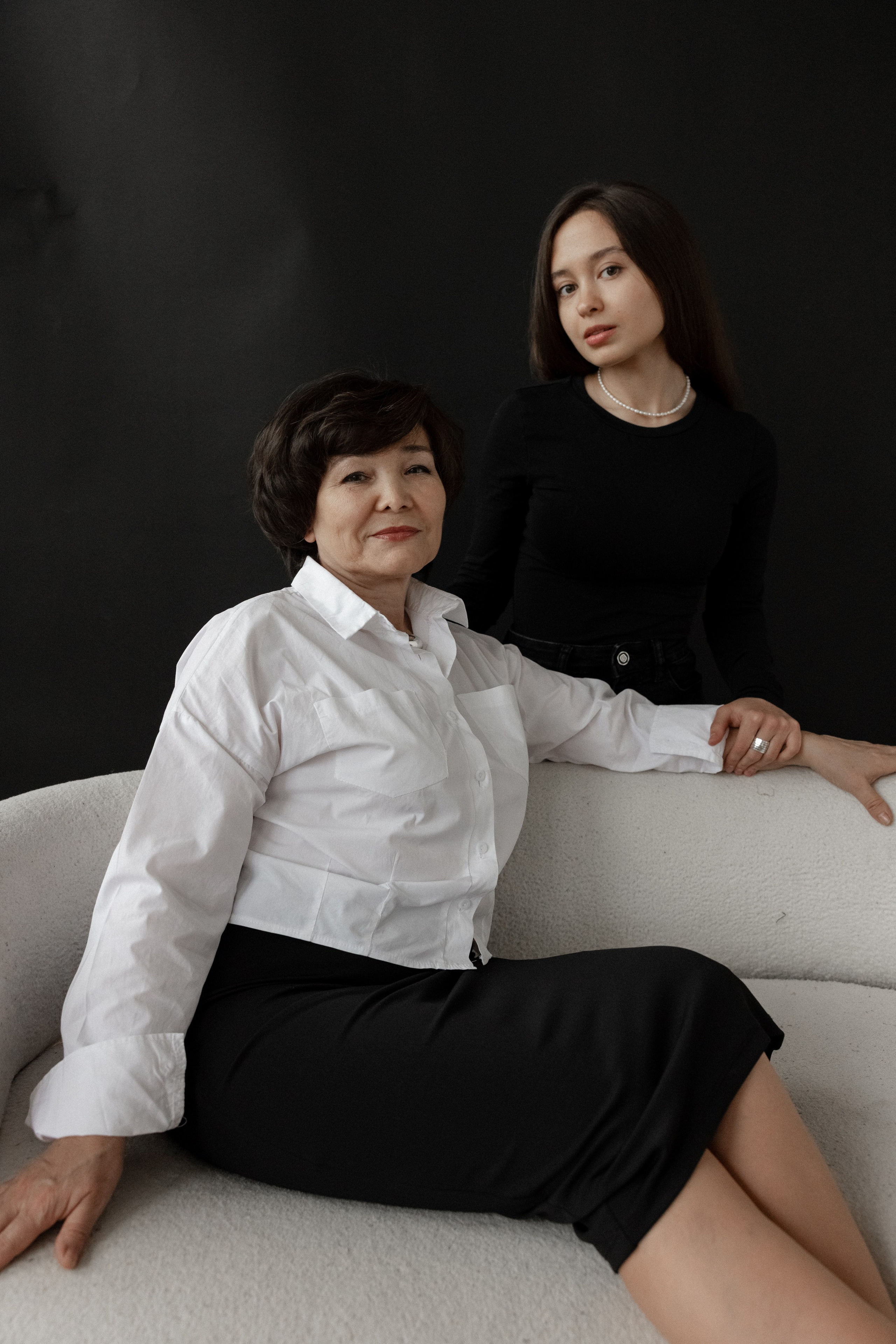 Студийная фотосессия мамы и дочки