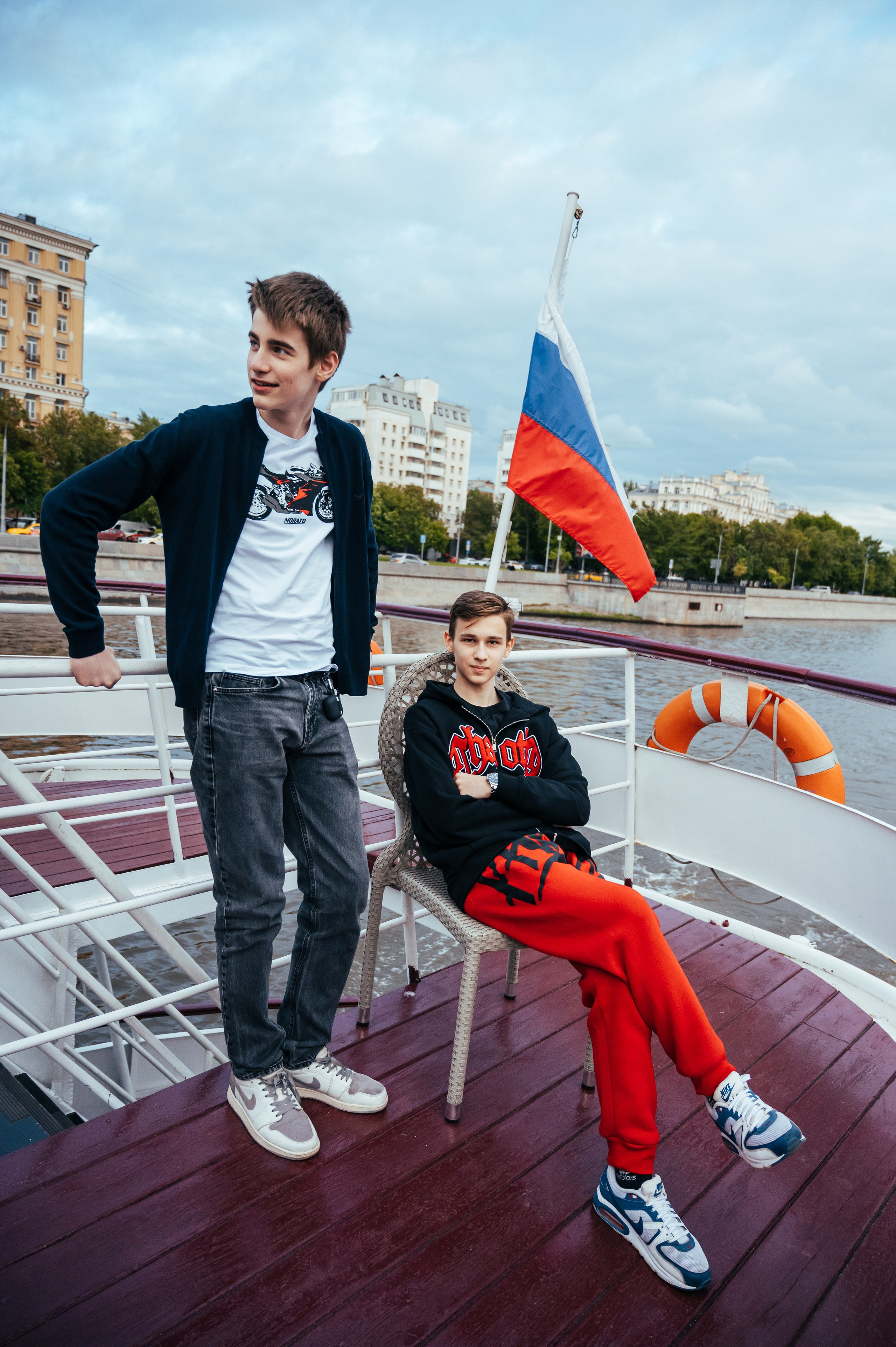 Последний звонок. Анастасия Петрович фотограф, фотокорреспондент в Москве и Санкт-Петербурге. Фотосъёмка репортажа, мероприятия, корпоративная съёмка, контент