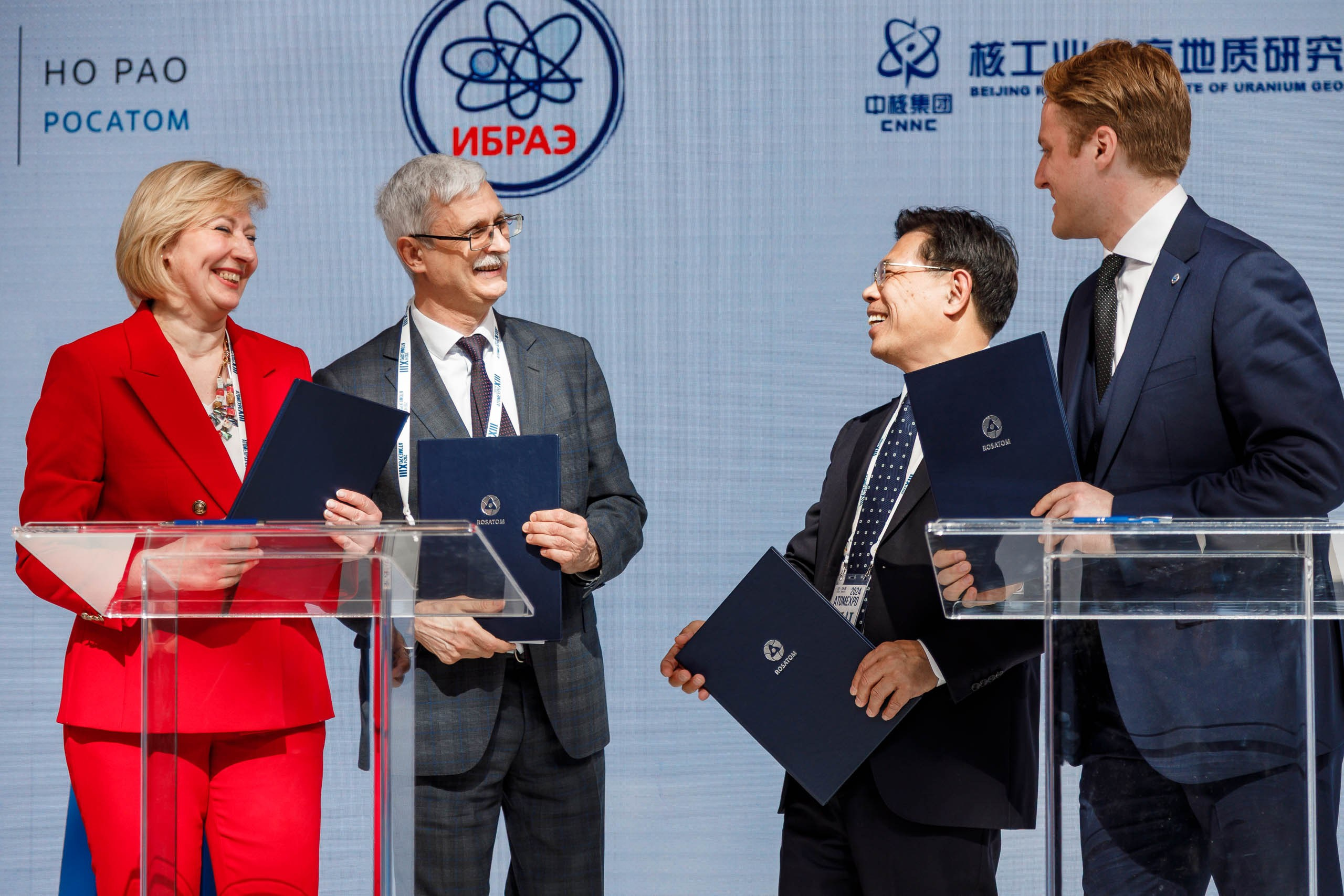 Подписания соглашений на форуме ATOM EXPO XIII 2024 в Сириусе. Репортажный фотограф в Москве, Сочи и Санкт-Петербурге