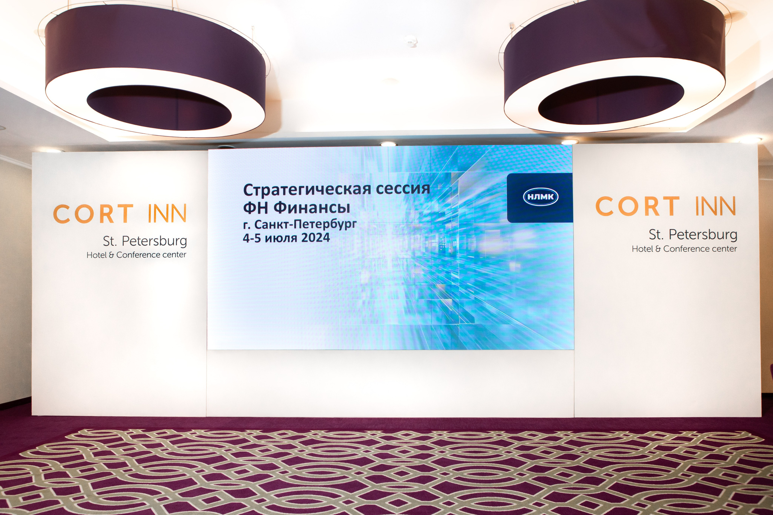 НЛМК — конференция в Петербурге. Двойняшки-фотографы Анна и Анастасия в Санкт-Петербурге