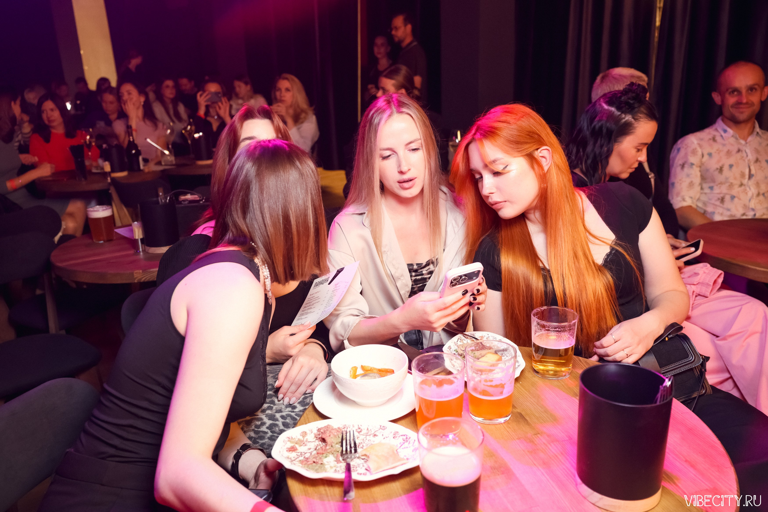 Стендап клуб Локация. VIBECITY.RU Вайб Сити Ру Фоторепортажи Фотоотчеты Калининград