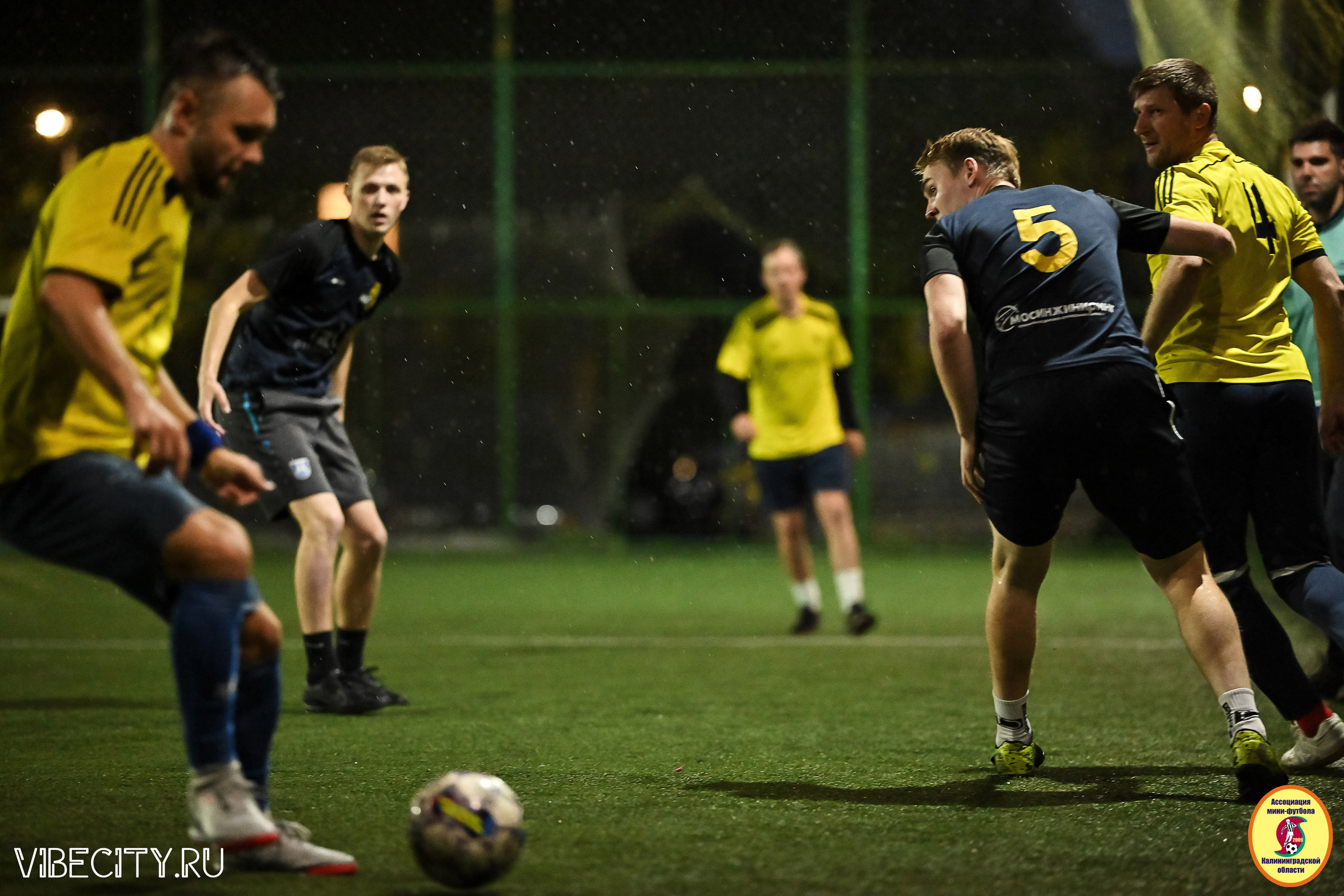 ИГРЫ МИНИ-ФУТБОЛЬНОЙ И КОРПОРАТИВНОЙ ЛИГИ. VIBECITY.RU Вайб Сити Ру Фоторепортажи Фотоотчеты Калининград
