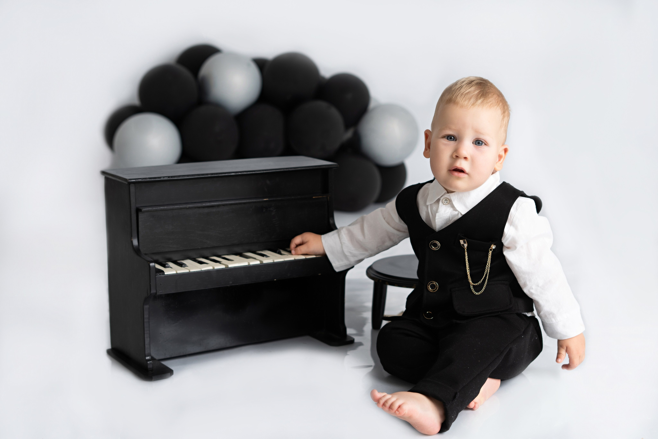 Марк. Фотограф новорождённых в Минске. Годик под ключ