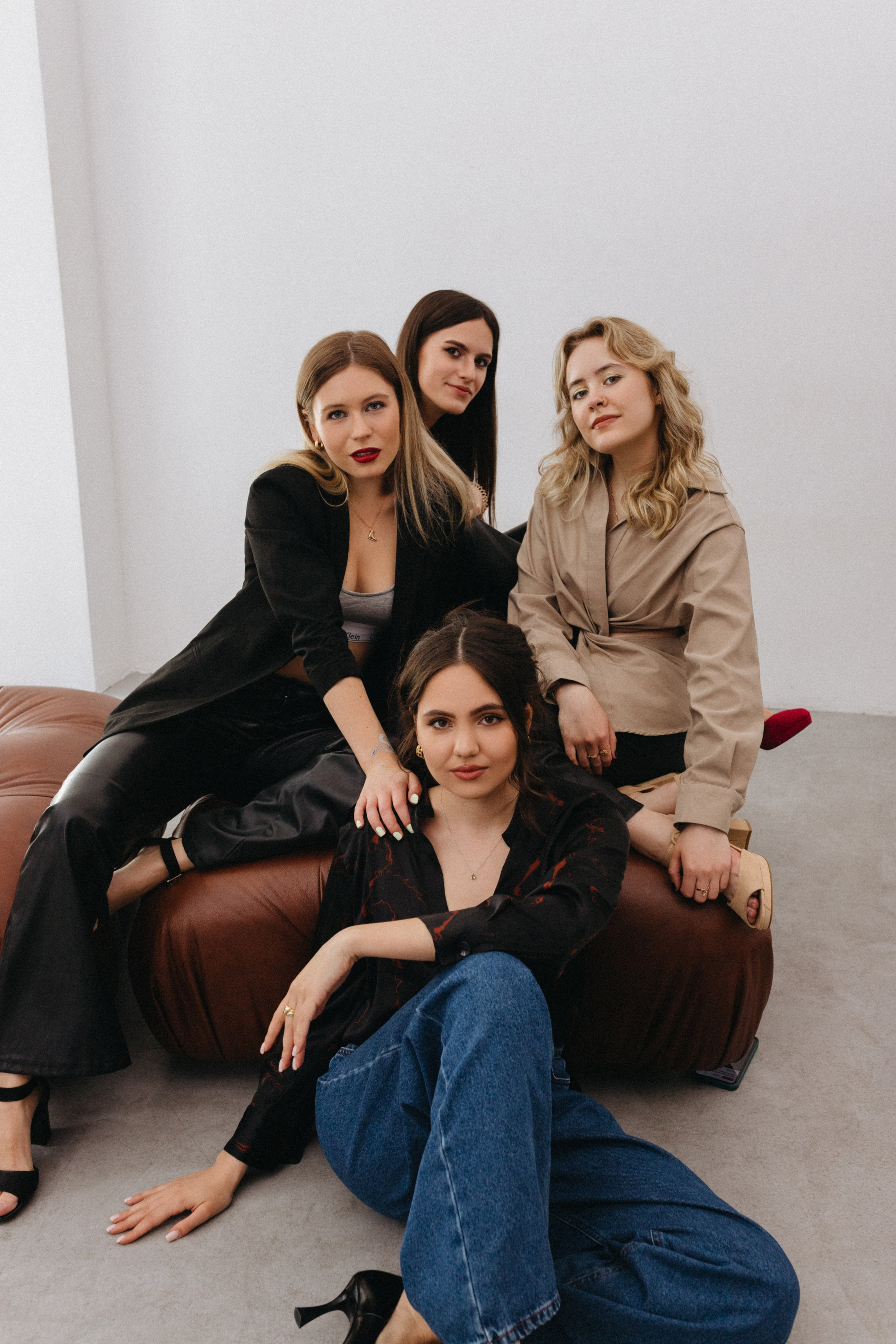 Фотосессия с подругами. Сестры Карабаза. Фотографы и ретушеры в Москве и Санкт-Петербурге