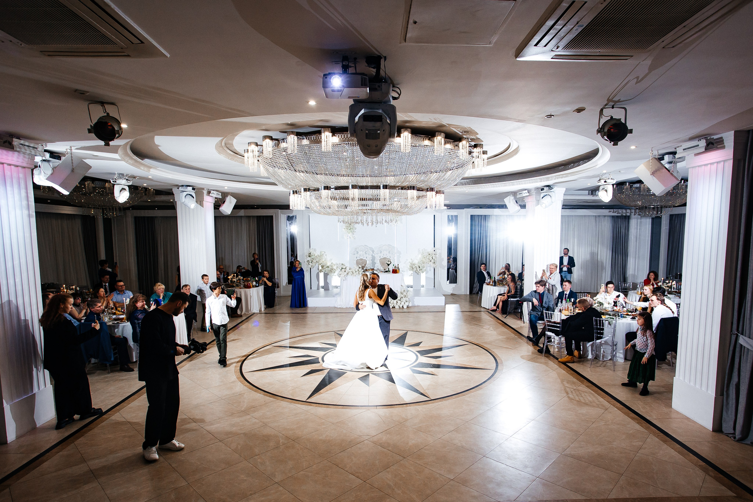 Sasha & Alena. Свадебный фотограф в Москве Виктория Арехова