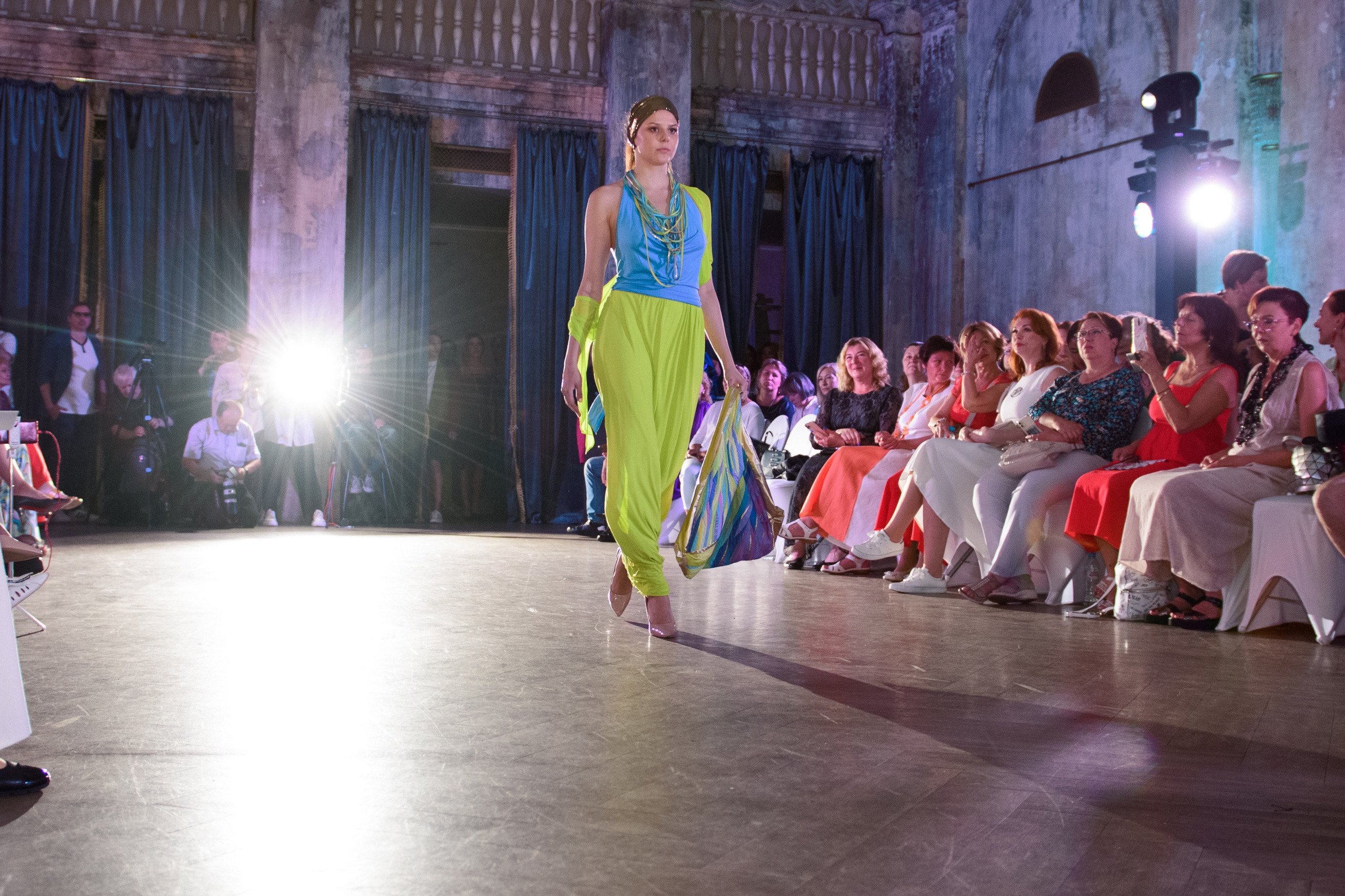 Модный показ «Аллея моды». Организация и проведение фотосъемок в Санкт-Петербурге. Фотограф Смирягин Илья