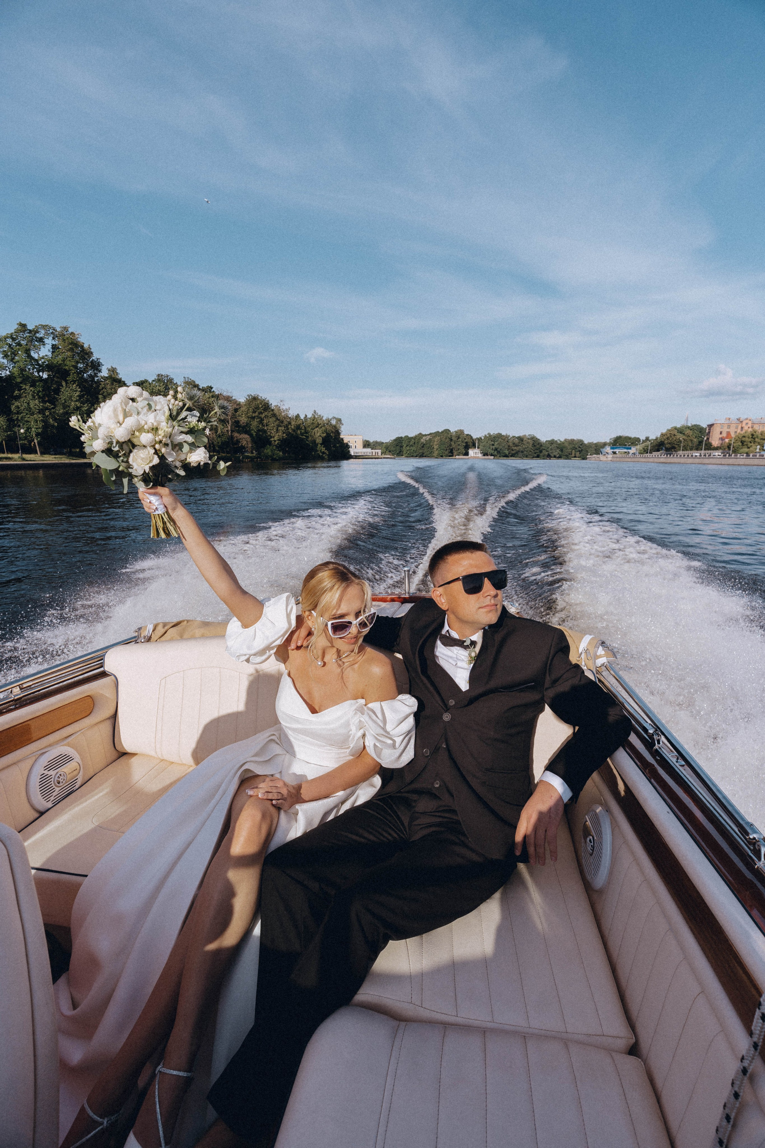 СВАДЕНБНАЯ СЬЕМКА НА КАТЕРЕ ПО КАНАЛАМ САНКТ-ПЕТЕРБУРГА И В АКВАТОРИИ НЕВЫ. Профессиональный фотограф, Санкт-Петербург — Виктория Богомолова