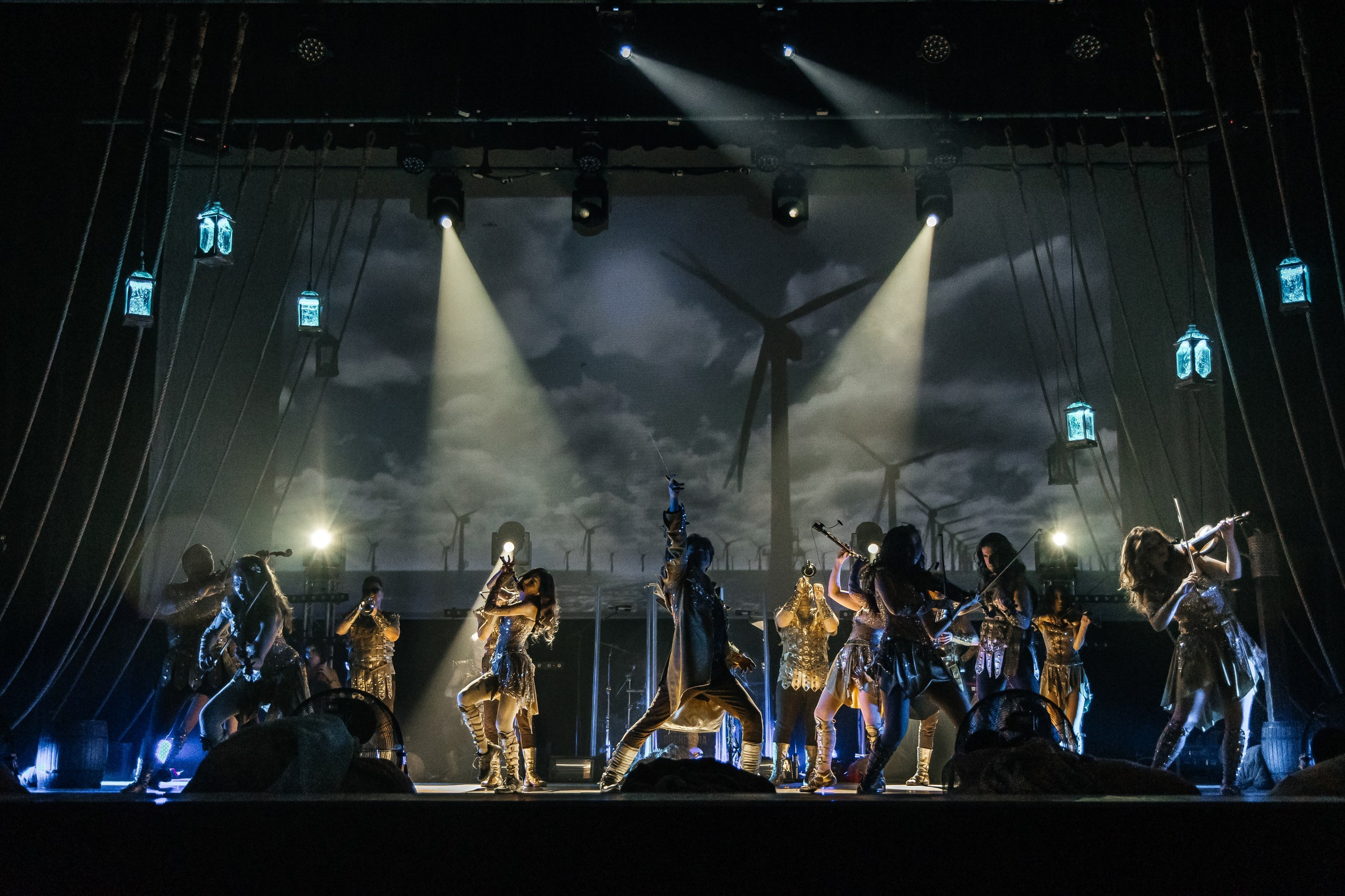 Первый в мире танцующий оркестр«Concord Orchestra». Обо мне