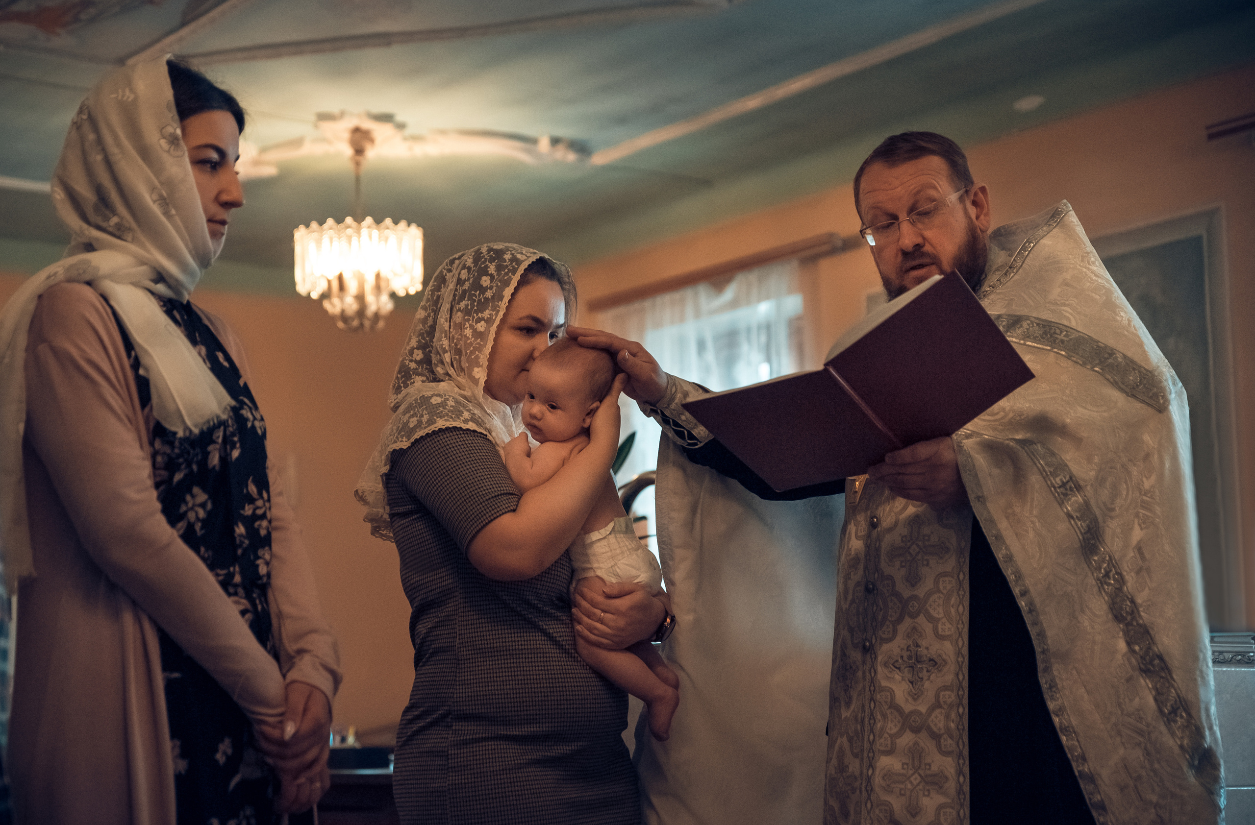 Таинство Крещения Церковь Иоакима и Анны при Борисоглебском соборе. Семейный фотограф Олеся Батурина Рязань