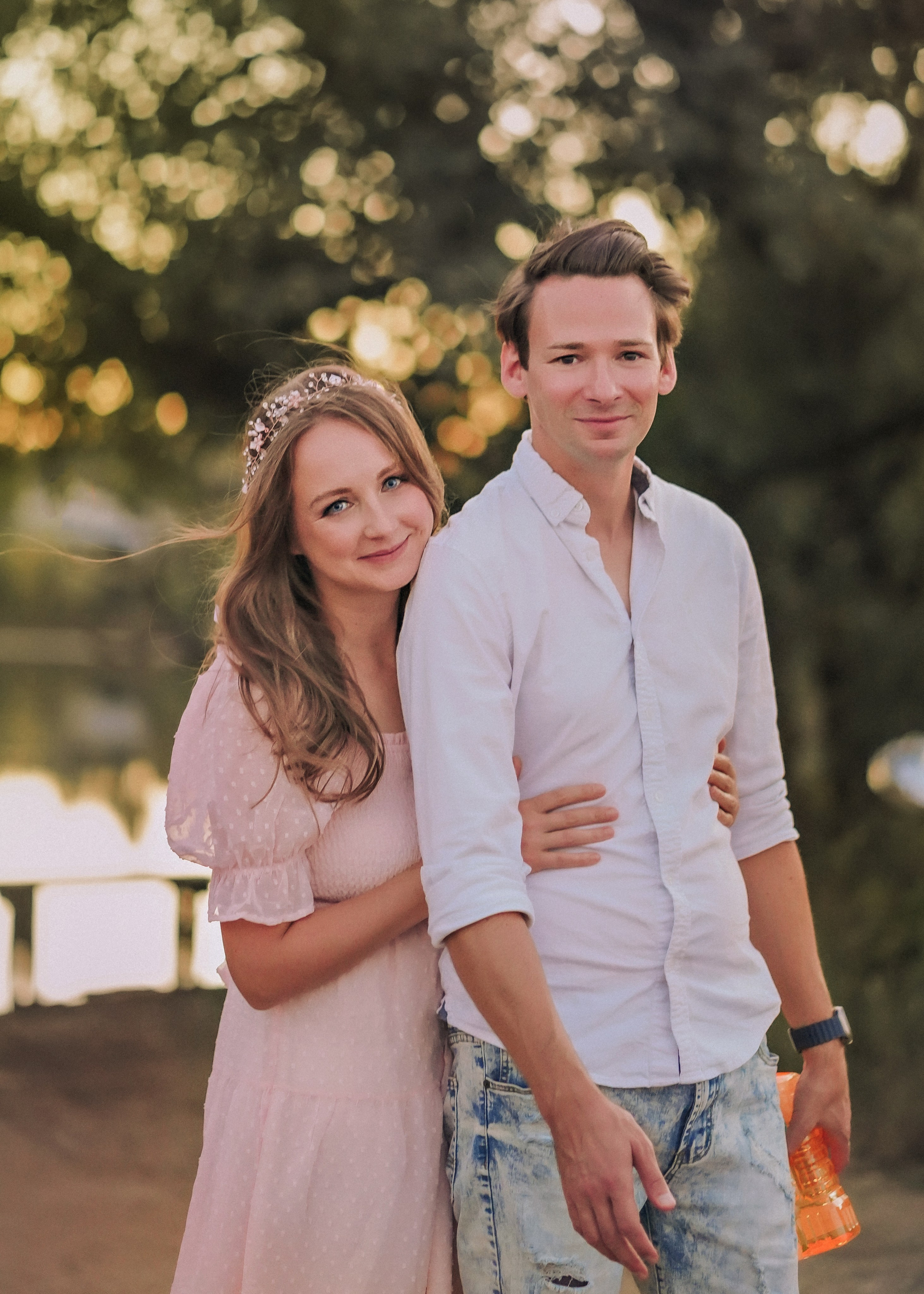 Family snuggles & smiles — cozy family photos