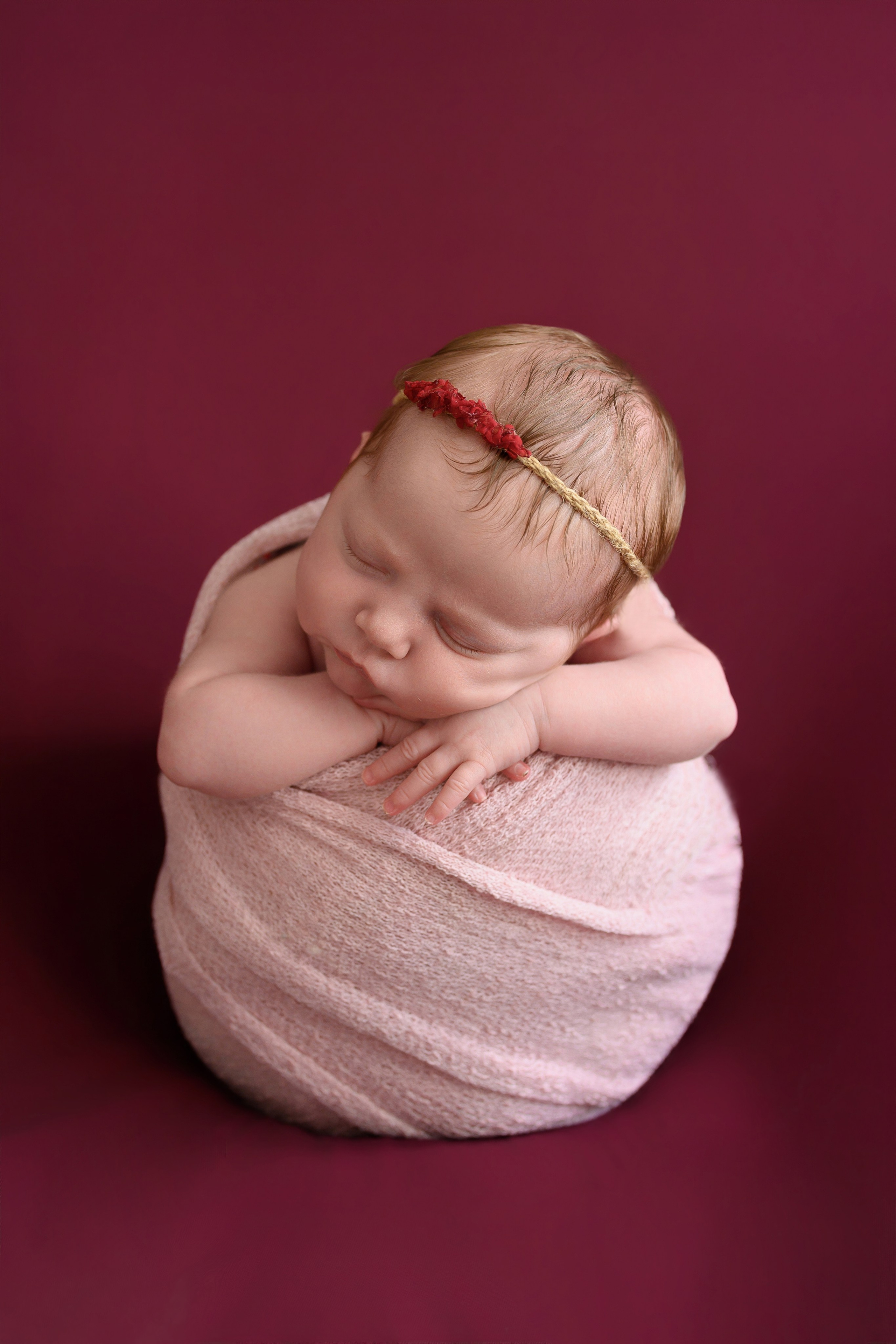 Фотосессия новорожденных, нью-борн малышей в Кингисеппе, Сестрорецке, Санкт-петербурге