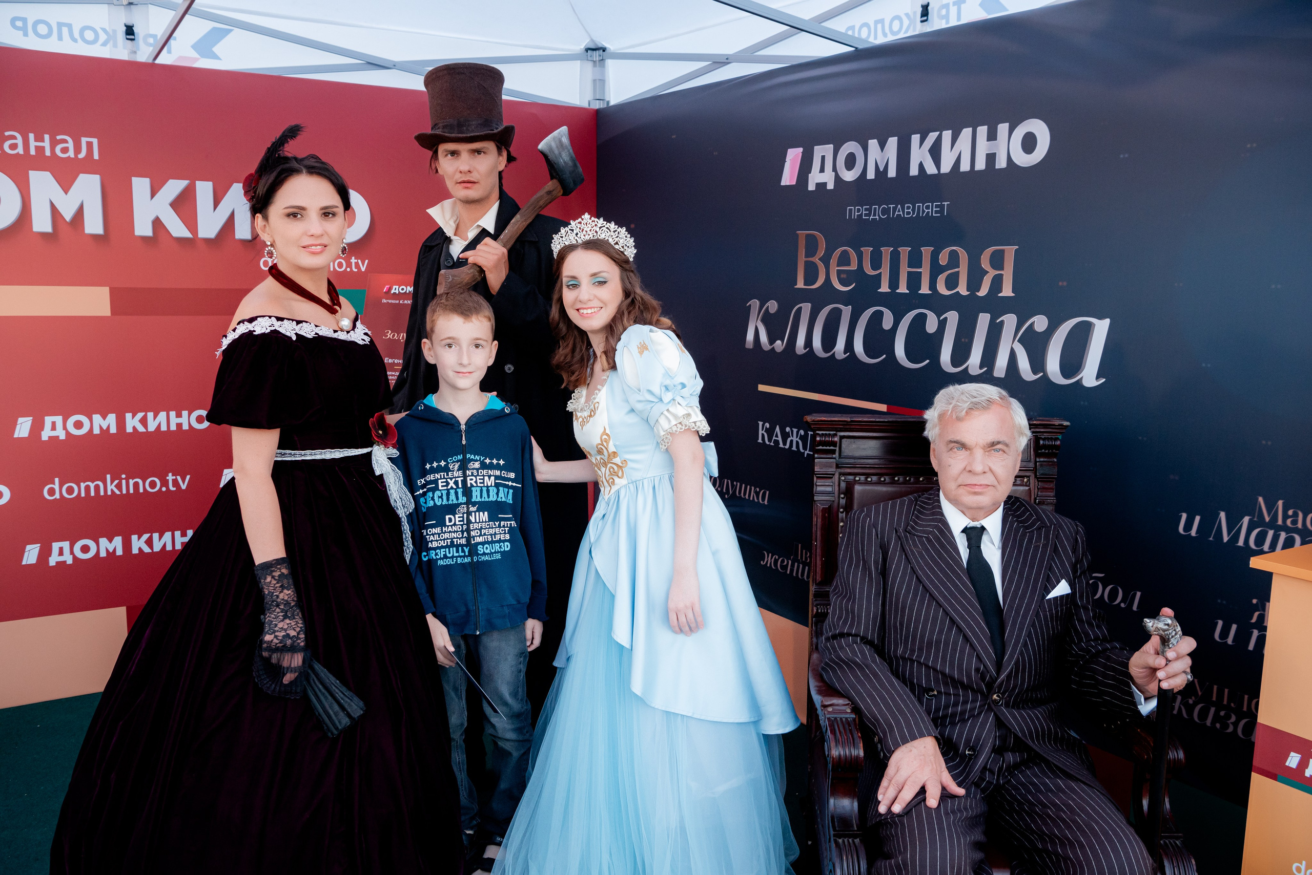 Портретные фото с артистами в палатке Триколор Дом Кинов на день города Волгоград. Фотограф в Волгограде и Волжском Александр Горбань