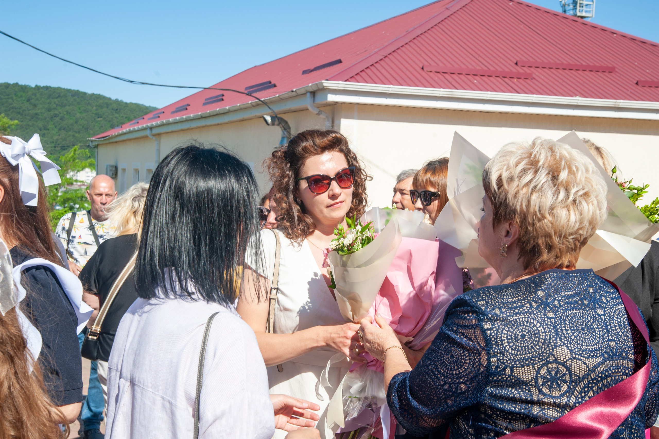 Последний Звонок МАОУ СОШ № 17 им. Эдуарда Есаяна — Архипо-Осиповка. Свадебный и семейный фотограф Денис Лукьянов в Краснодаре, Краснодарском крае и Республике Крым