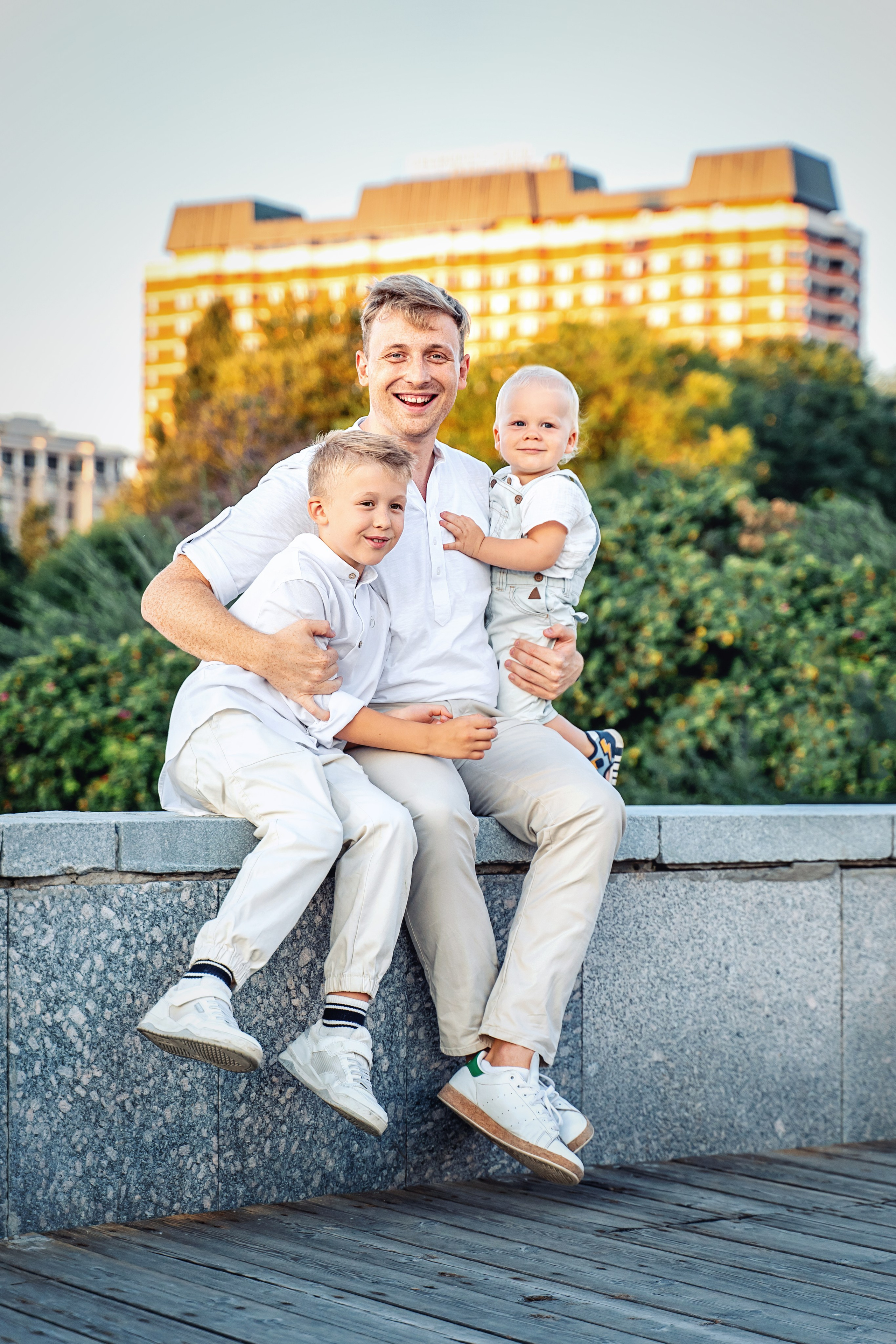 Семейная прогулка в парке Музеон на закате. Фотограф \ Видеограф на Крещение, Венчание Москва| Семейные съемки