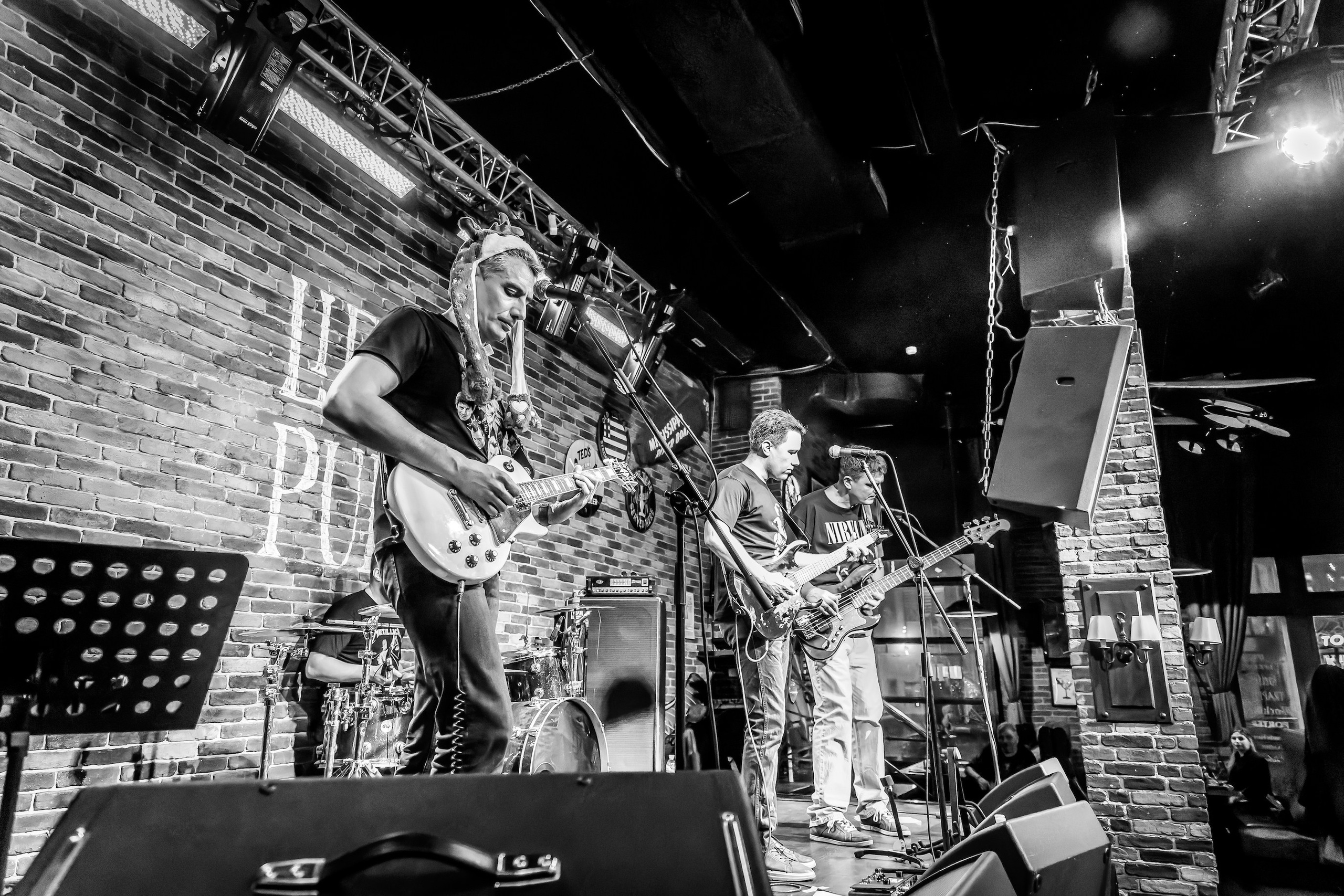 LifePub 29.03.2023. Московская кавер-группа BankBand