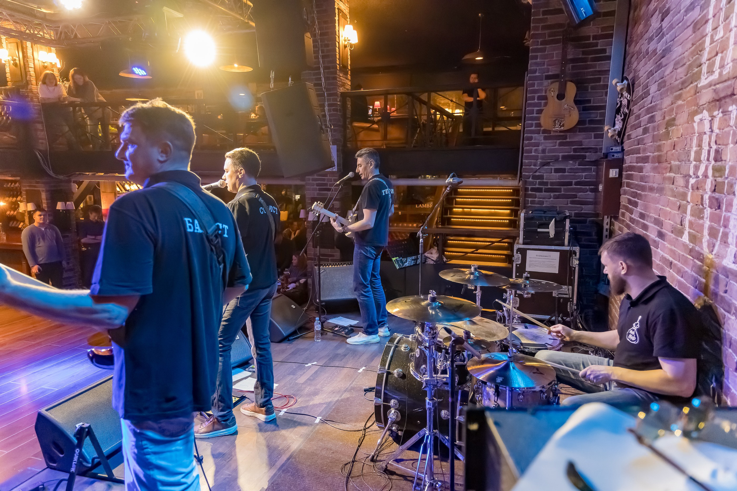 LifePub 29.03.2023. Московская кавер-группа BankBand