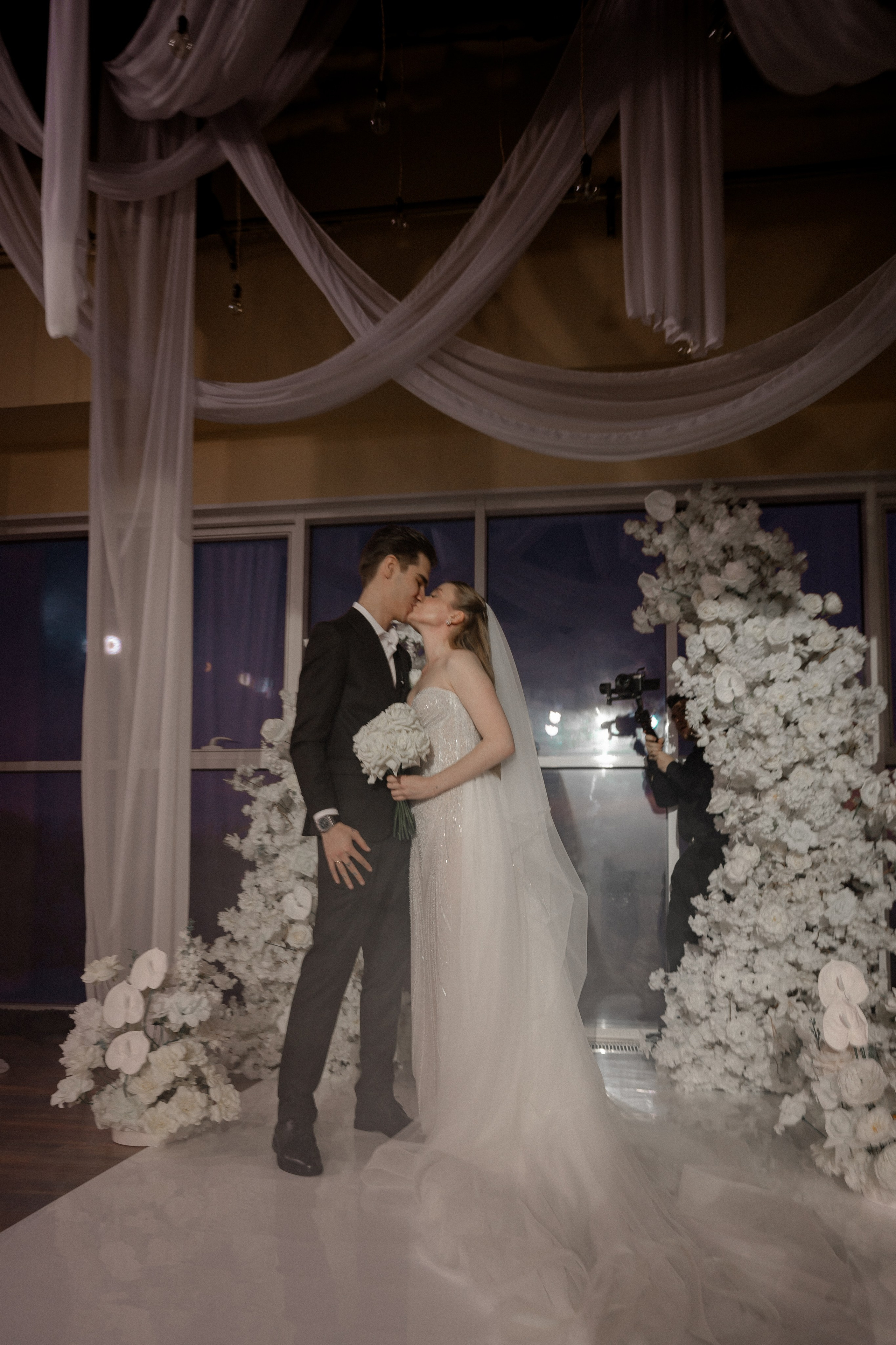 СВАДЕБНАЯ СЬЕМКА СБОРОВ В ОТЕЛЕ И ВЫЕЗД НА ЦЕРЕМОНИЮ (СНЯТО В СИБИРЕ В НИЖНЕВАРТОВСКЕ). Профессиональный фотограф, Санкт-Петербург — Виктория Богомолова