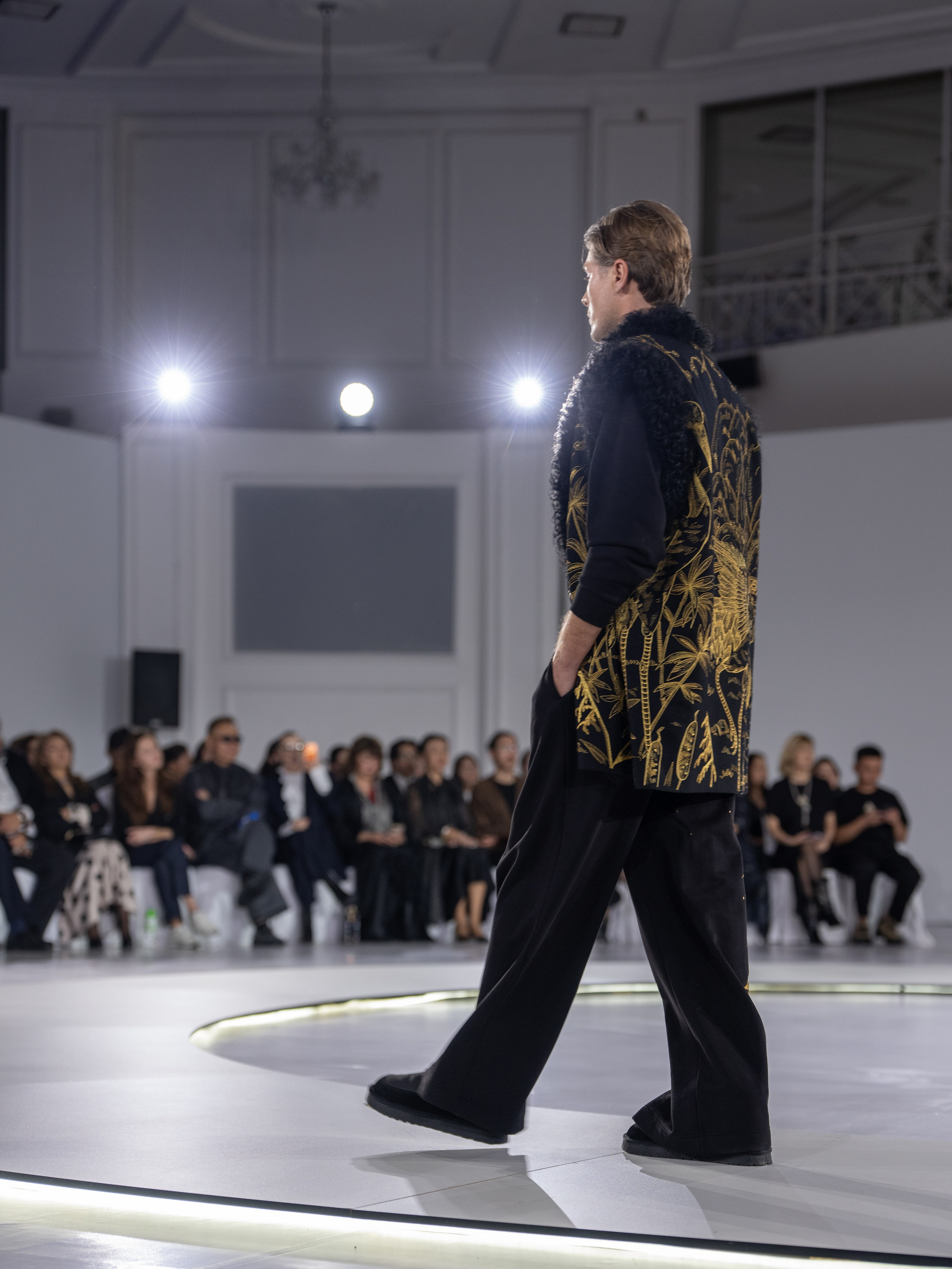 Дизайнер Stas Lopatkin. Сайт Алматинского НЮ АРТ, будуар и фэшн фотографа Дениса Карпенко