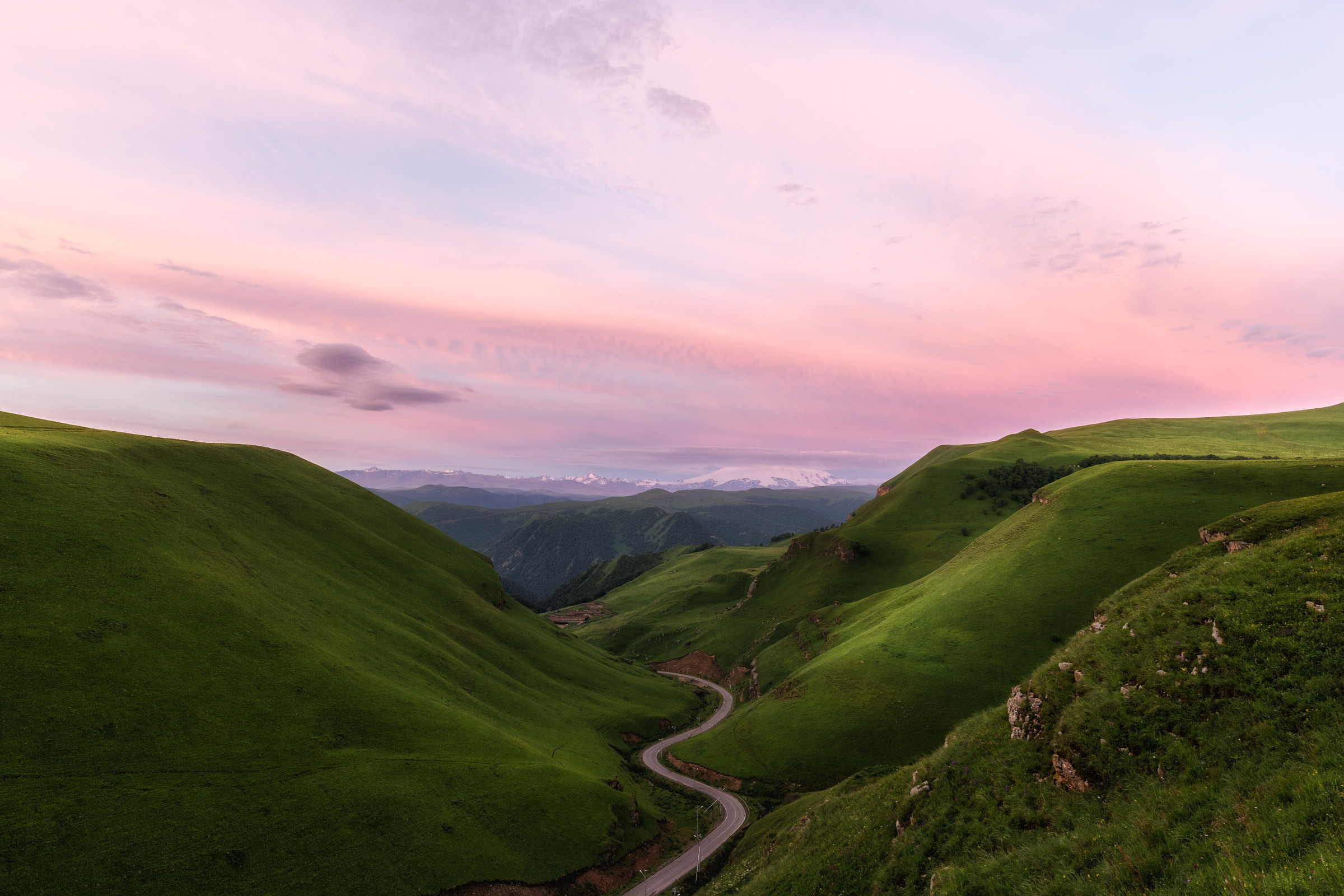 Дорога идущая к Эльбрусу