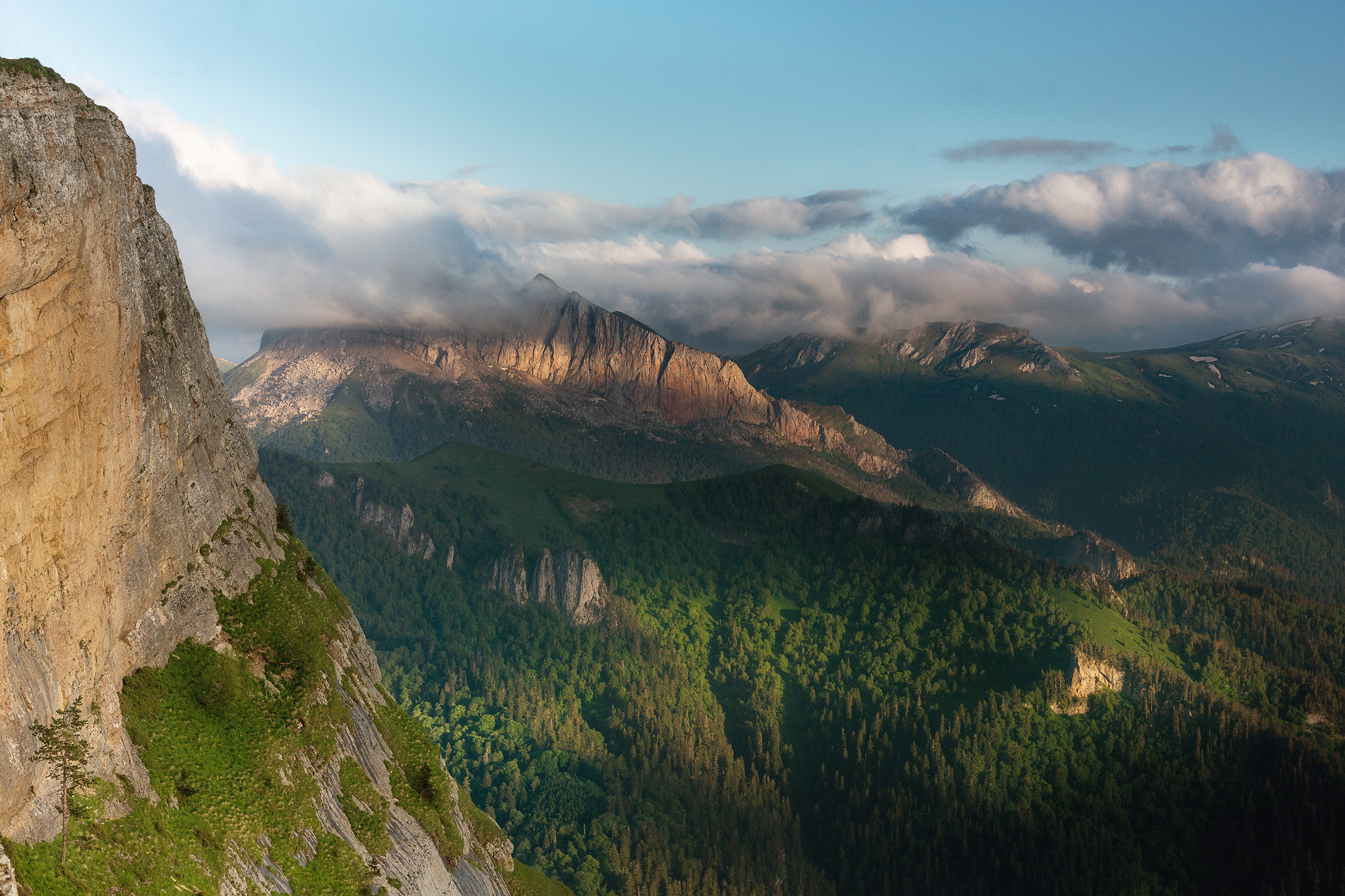 Горы в облаках
