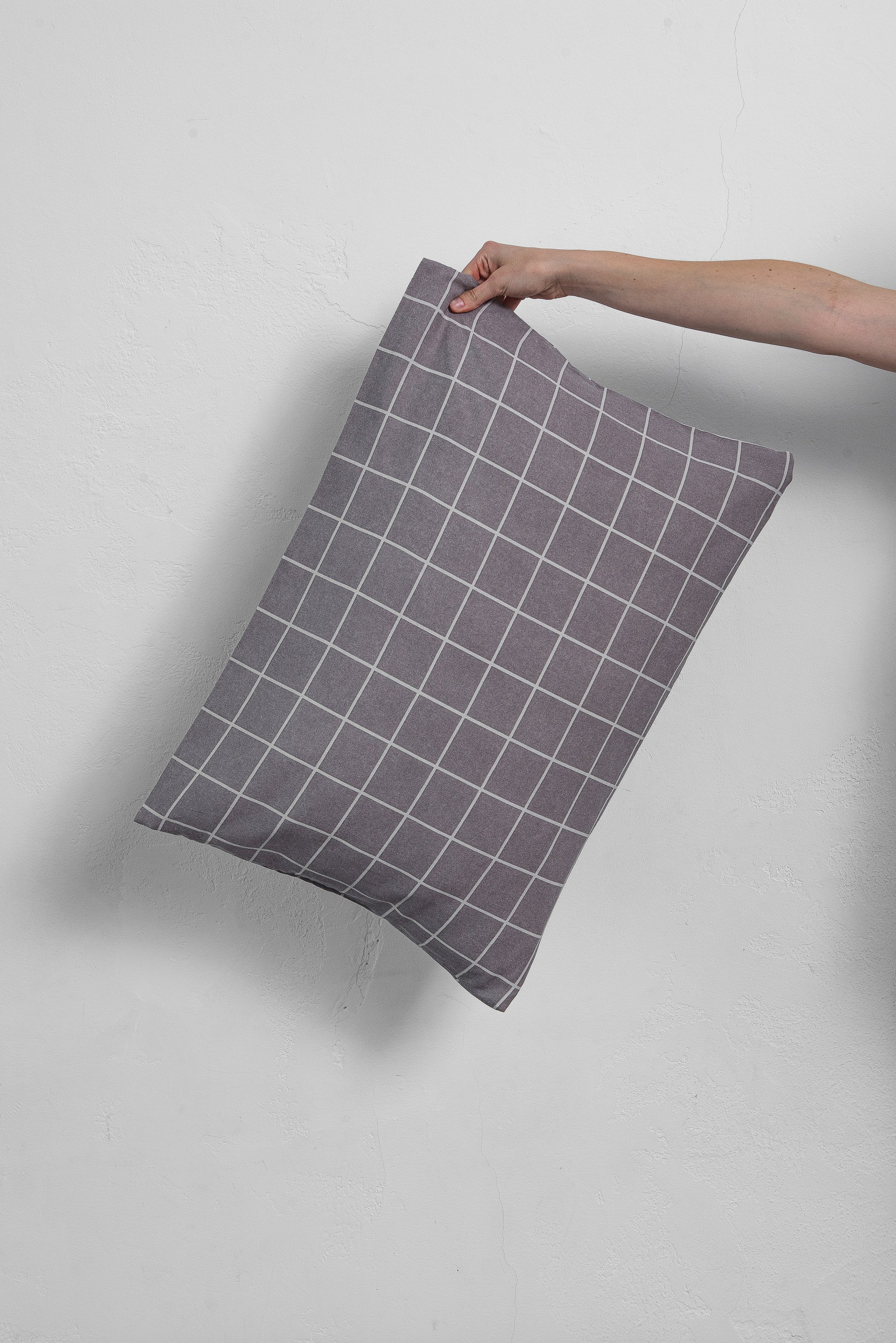 подушка на светлом фоне