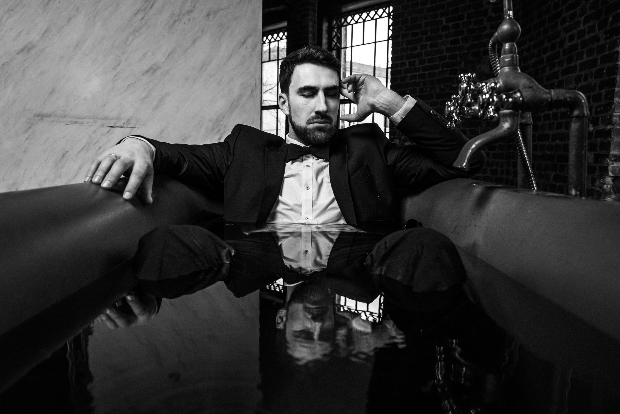 Мужик в ванне. Ева Демидова. Спортсмен по конкуру в Санкт-Петербуре