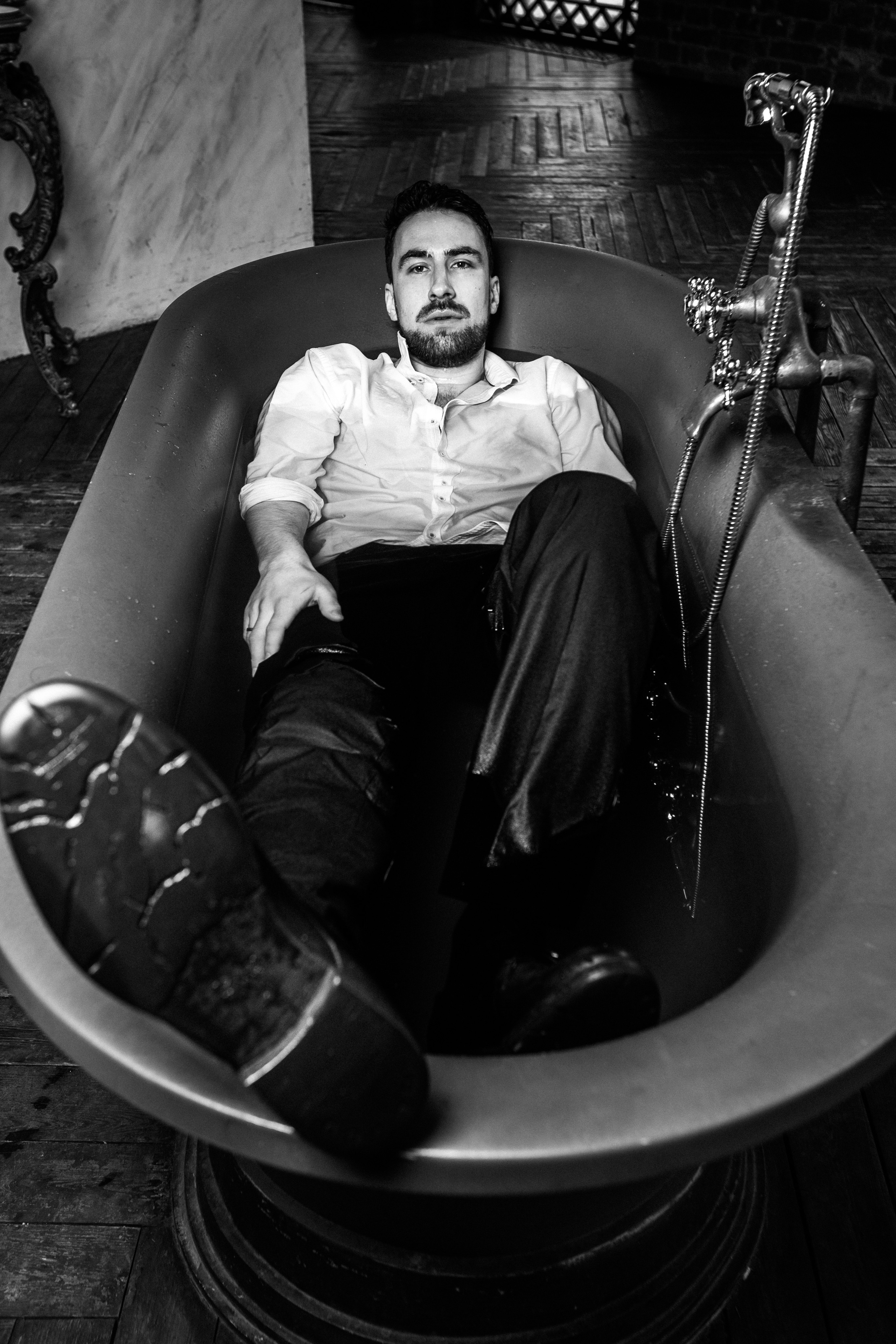 Мужик в ванне. Ева Демидова. Спортсмен по конкуру в Санкт-Петербуре