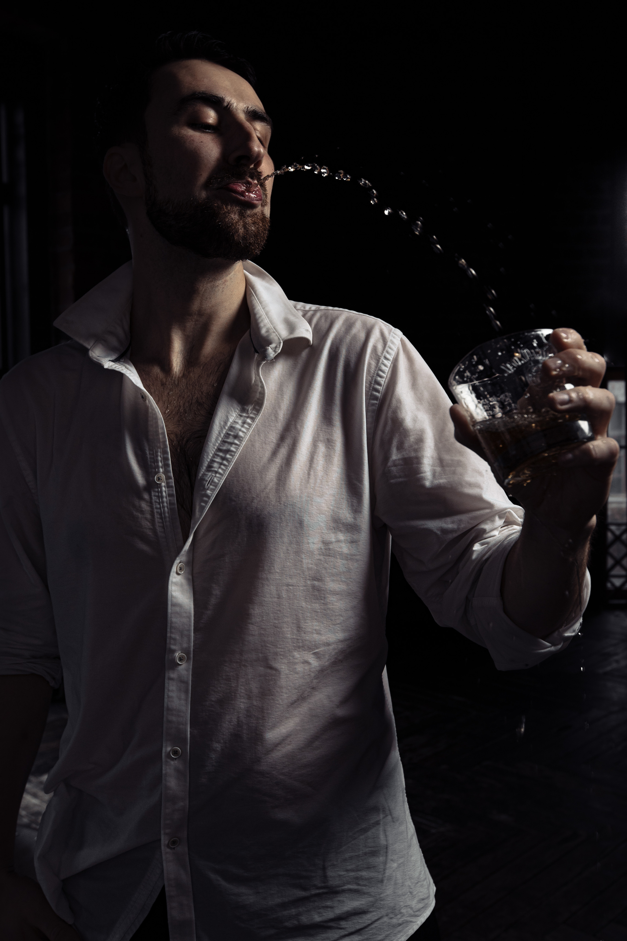 Мужик в ванне. Ева Демидова. Спортсмен по конкуру в Санкт-Петербуре