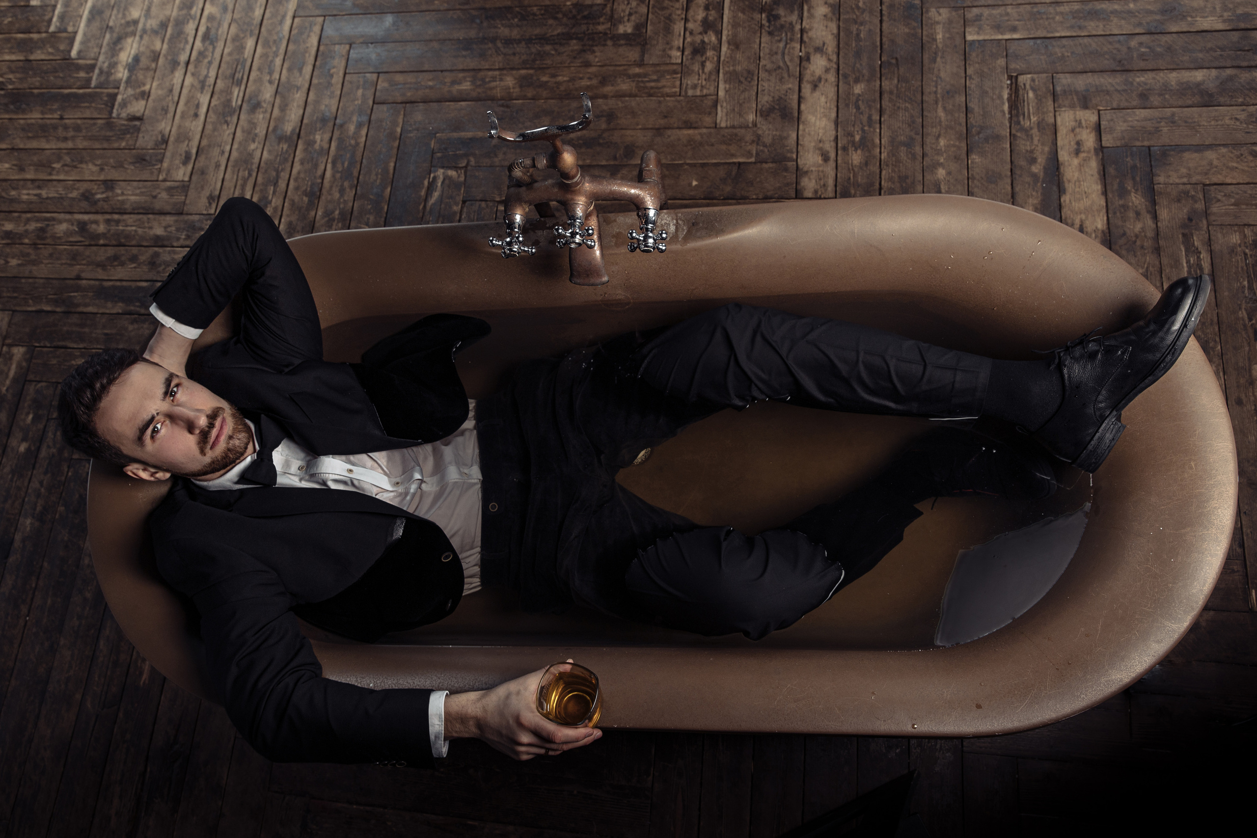 Мужик в ванне. Ева Демидова. Спортсмен по конкуру в Санкт-Петербуре