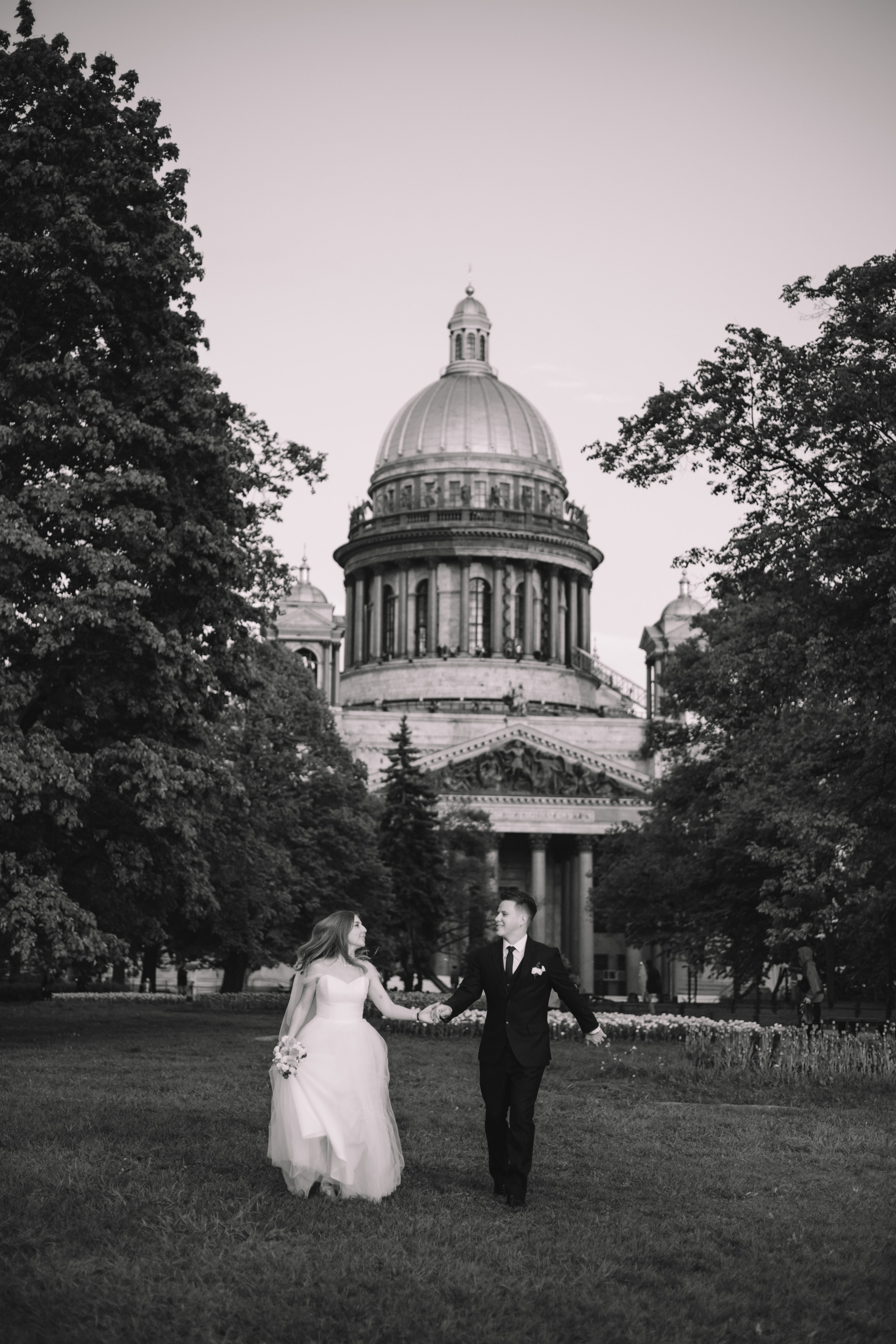 ЗАГС 2 + Прогулка. Семейный фотограф в Санкт-Петербурге. Запечатление мгновений и ярких воспоминаний в Вашей жизни