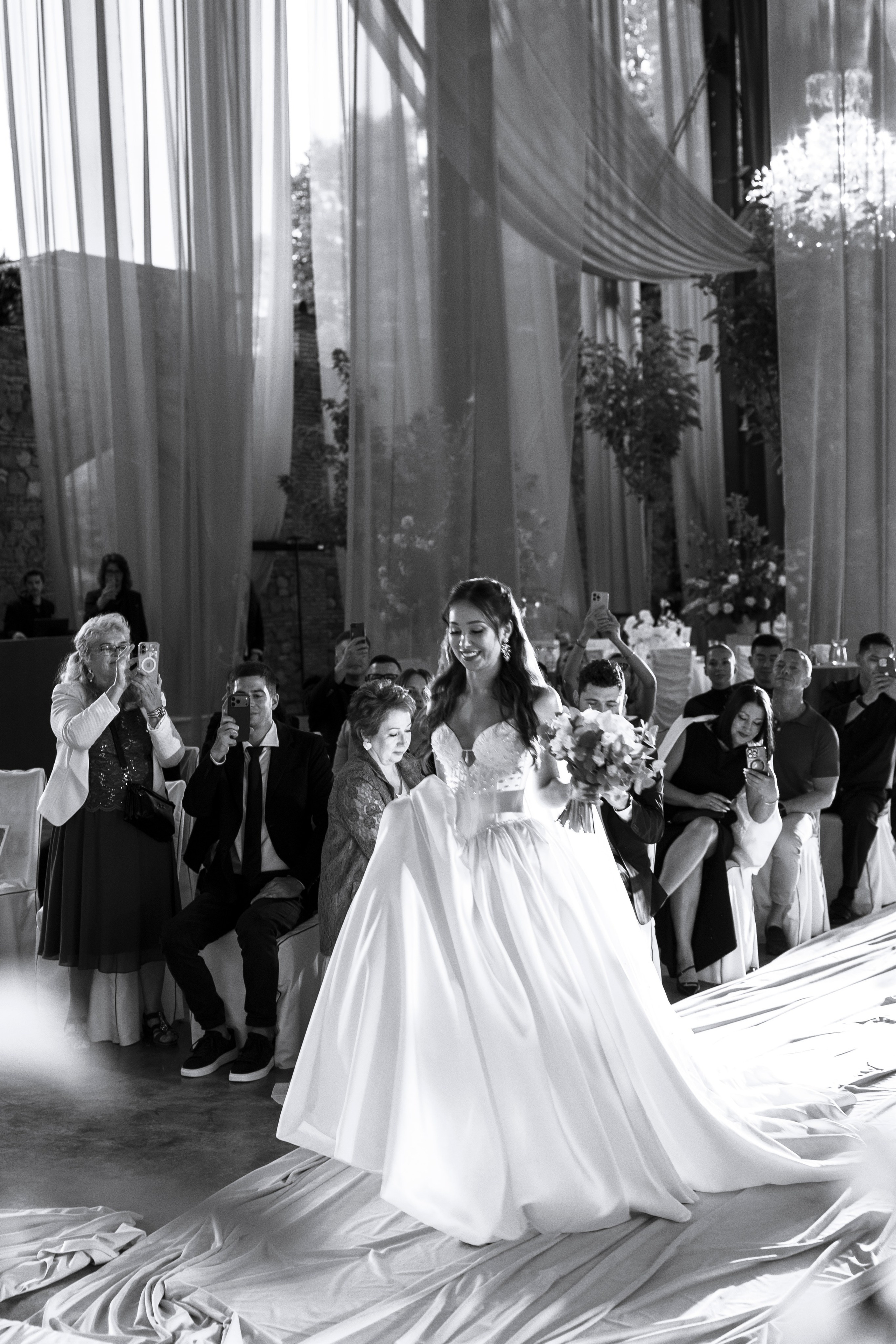 «Держи меня словно твои руки браслеты». Свадебный фотограф Сочи Москва Дубай Снежана Магрин