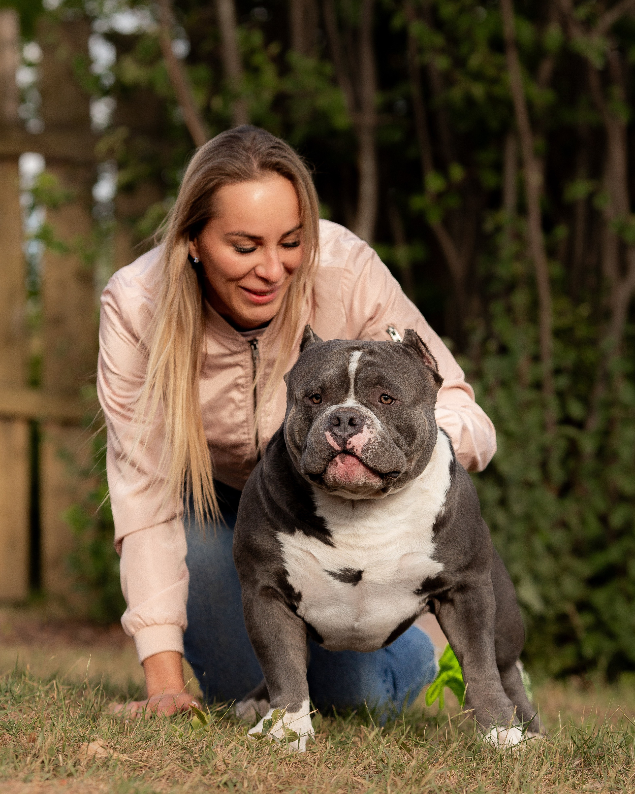 Наталья и булли. Фотограф Анималист в Перми Анастасия Остерман