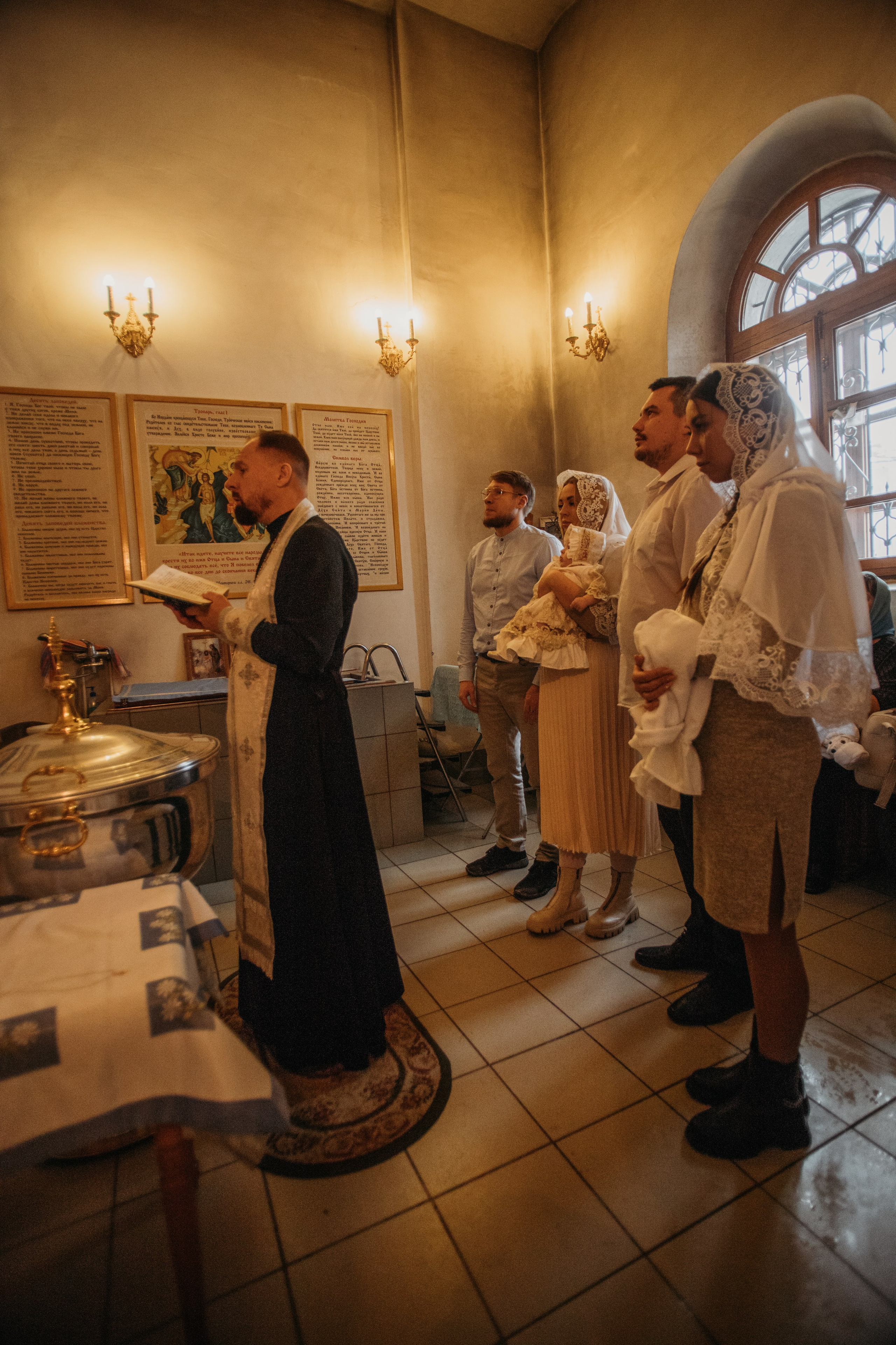 Крещение Аглаи. Венера Гайн. Репортажный фотограф  Тюмень. Обучение фотографии с 0