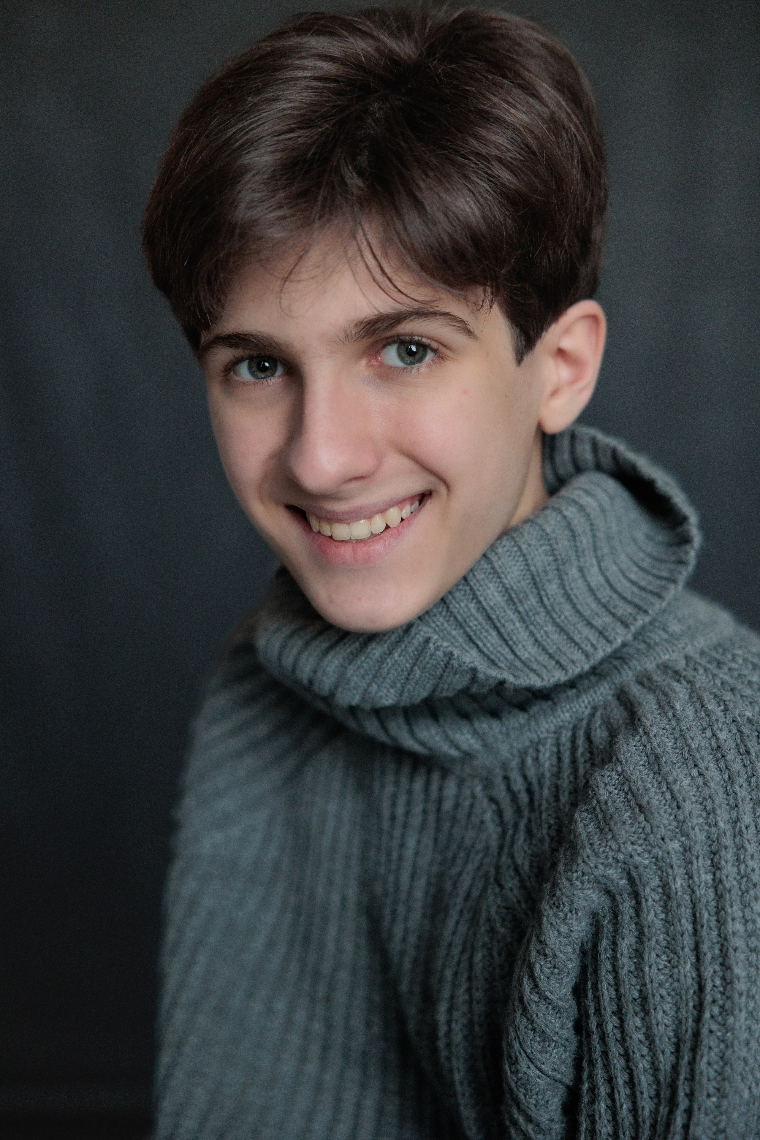 АРТЁМ. Я фотограф из Москвы к Вашим услугам