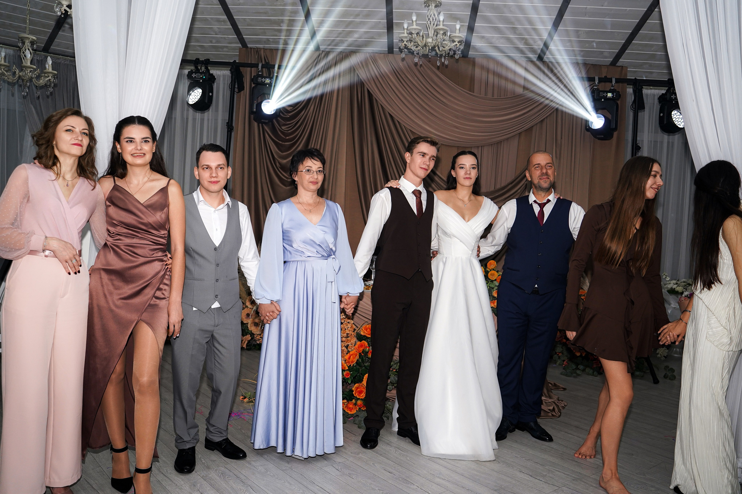 Свадебный банкет в беседке. Свадебный фотограф в Ростове-на-Дону. Таинство Крещения и Венчания, семейные фотосессии. Алёна Чёботова