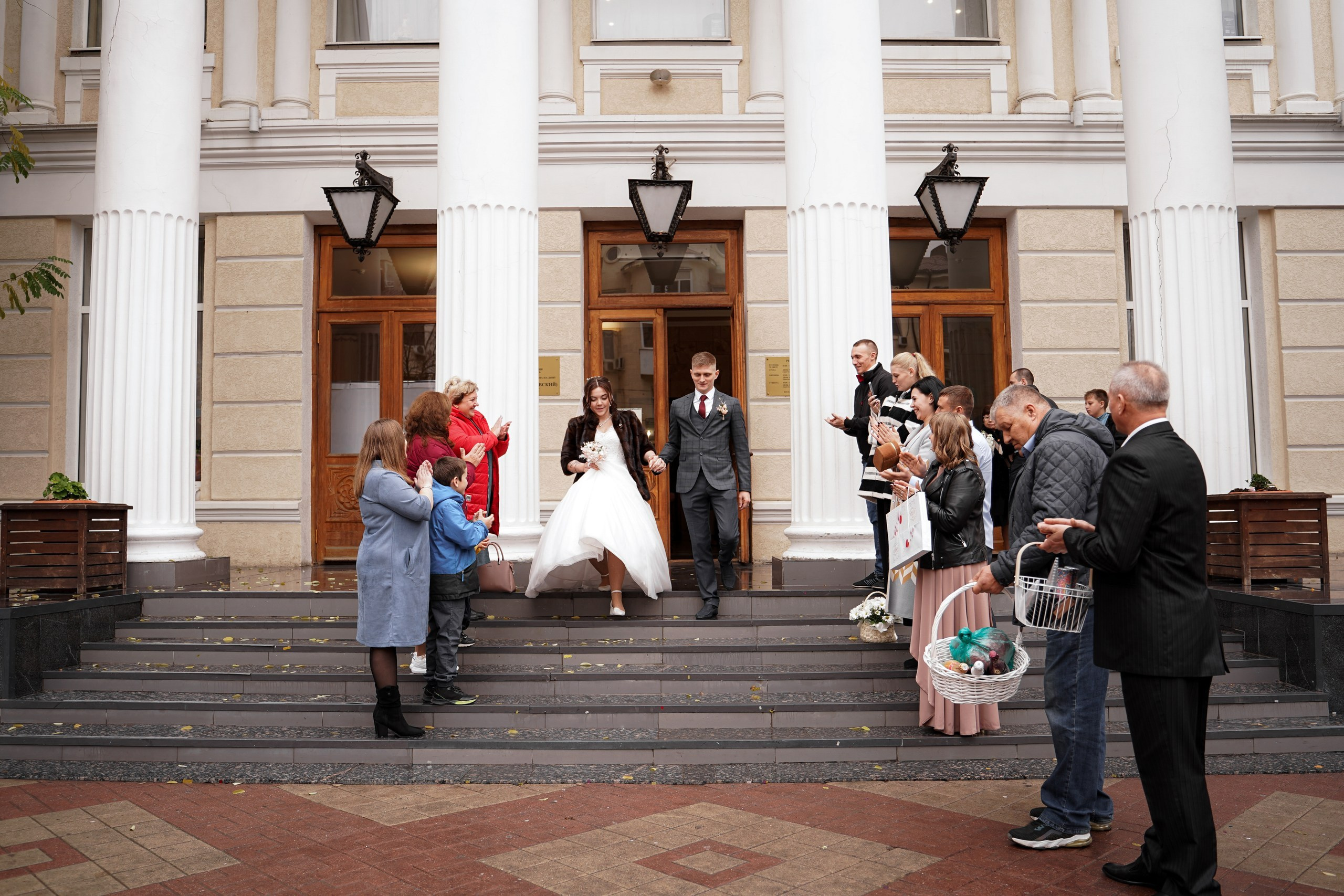 Свадебная фотосессия в Кировском ЗАГСе в Ростове-на-Дону. Фотограф Алёна Чёботова. Свадебный фотограф в Ростове-на-Дону. Таинство Крещения и Венчания, семейные фотосессии. Алёна Чёботова