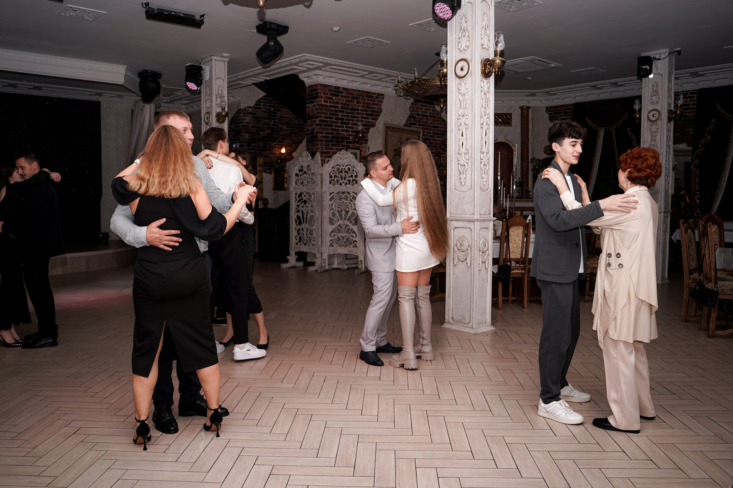 Банкет в Атаманской усадьбе. Свадебный фотограф в Ростове-на-Дону. Таинство Крещения и Венчания, семейные фотосессии. Алёна Чёботова