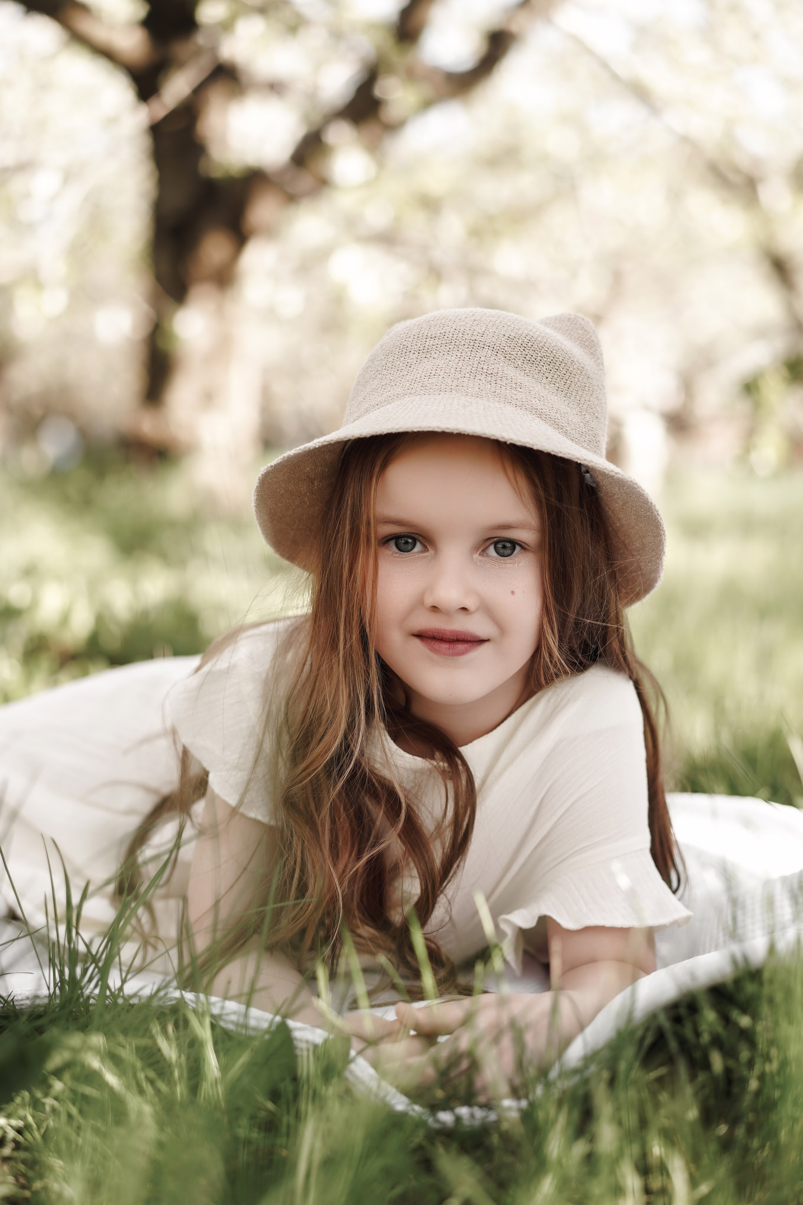 Семейная фотосессия на цветущих садах. Свадебный фотограф в Ростове-на-Дону. Таинство Крещения и Венчания, семейные фотосессии. Алёна Чёботова