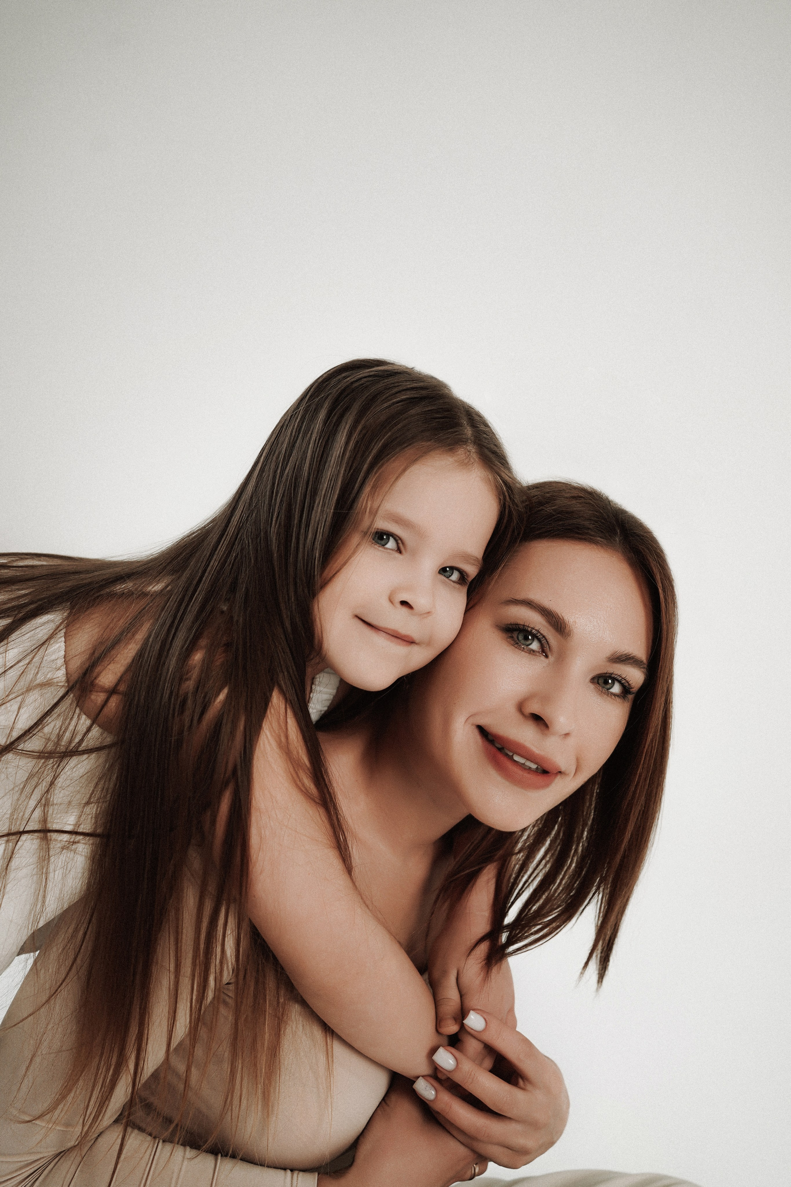 Семейная фотосессия в фотостудии. Фотограф Ростов-на-Дону. Свадебный фотограф в Ростове-на-Дону. Таинство Крещения и Венчания, семейные фотосессии. Алёна Чёботова