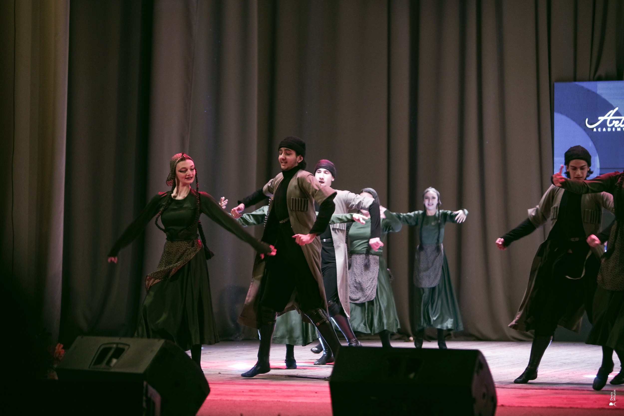 Танцы в Хоби. Портретный фотограф Денис Милютин