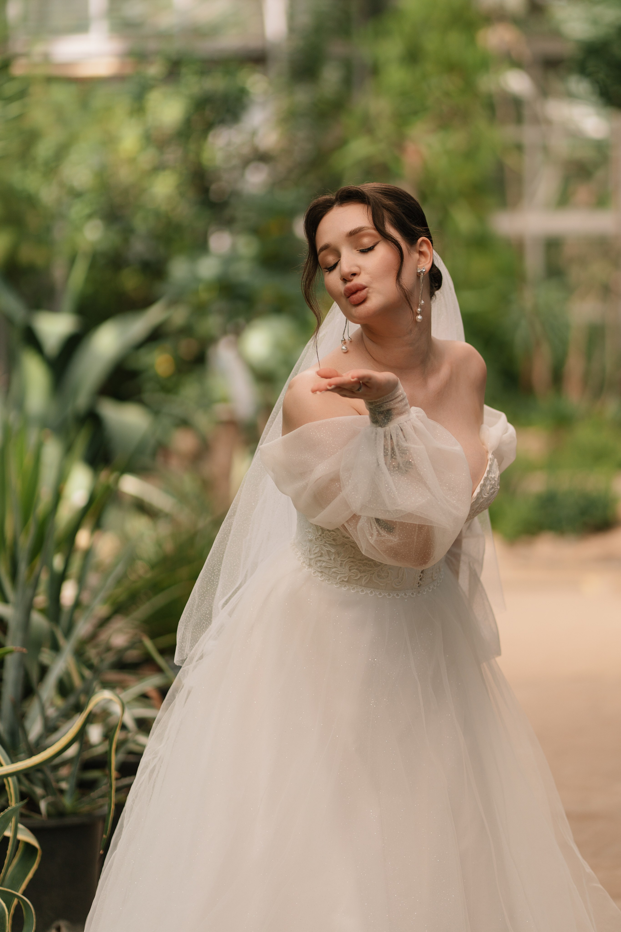 Свадебная фотосессия в оранжерее, Москва. Свадебный фотограф в Москве Анна Полушина