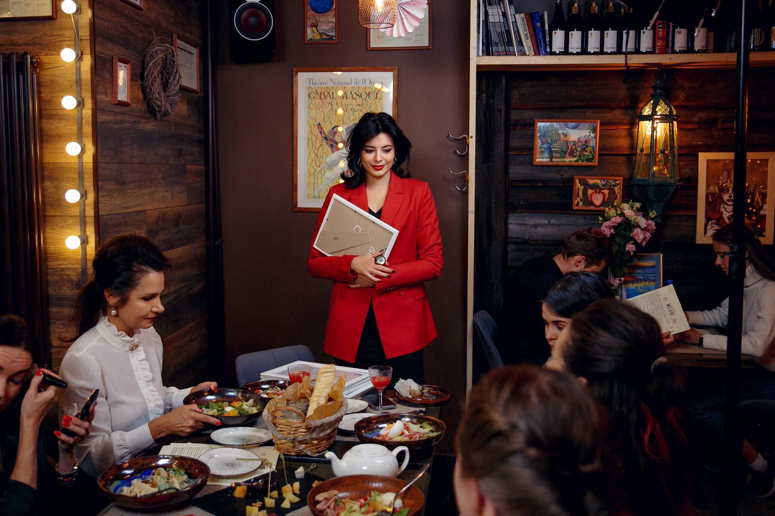 Встреча в «Local Wine Bar». Ваш репортажный фотограф Артемий Антонов